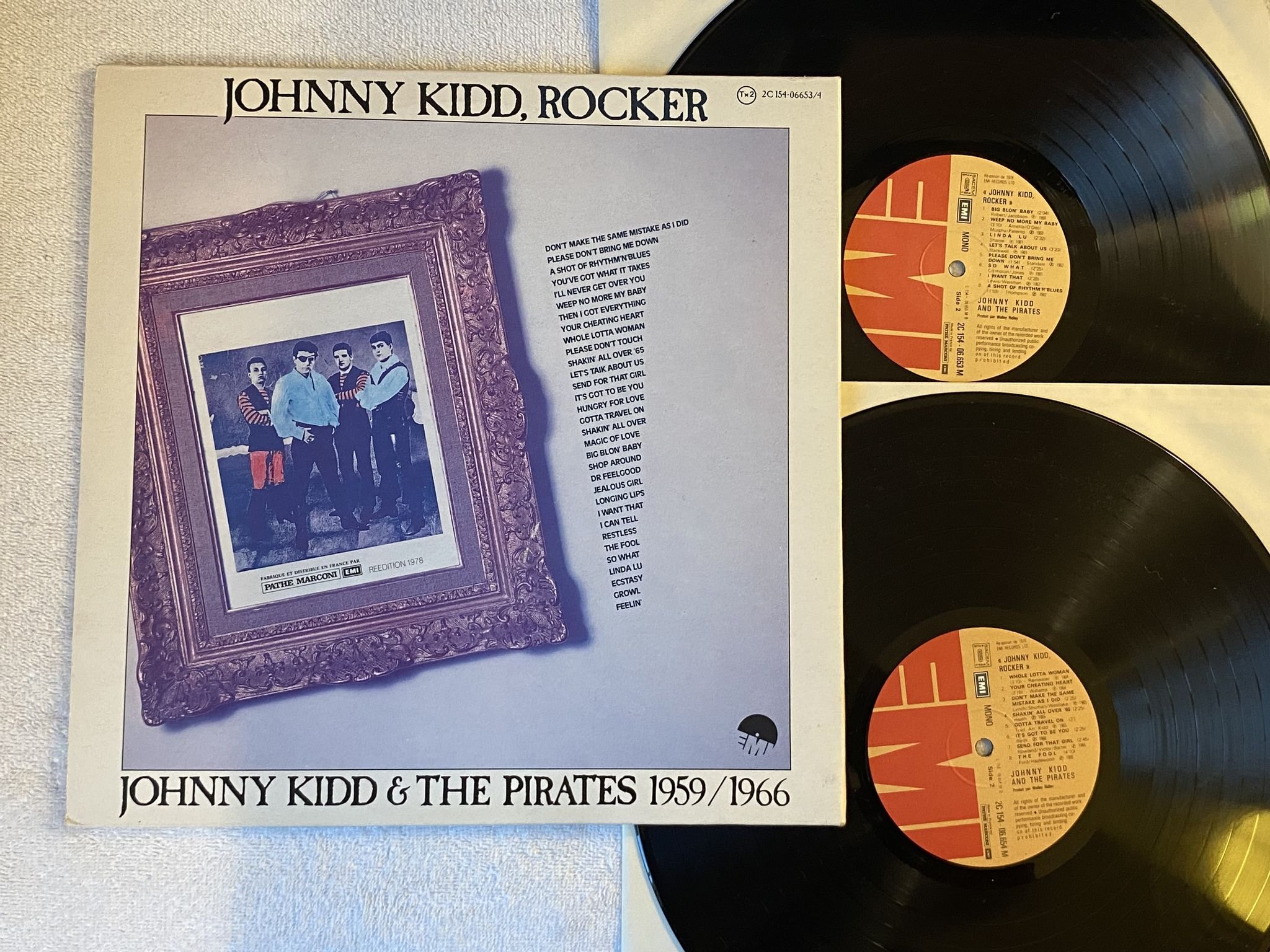 Omslagsbild för skivan JOHNNY KIDD & THE PIRATES Johnny Kidd, Rocker - 1959/1966 2xLP + 7" Fra EMI