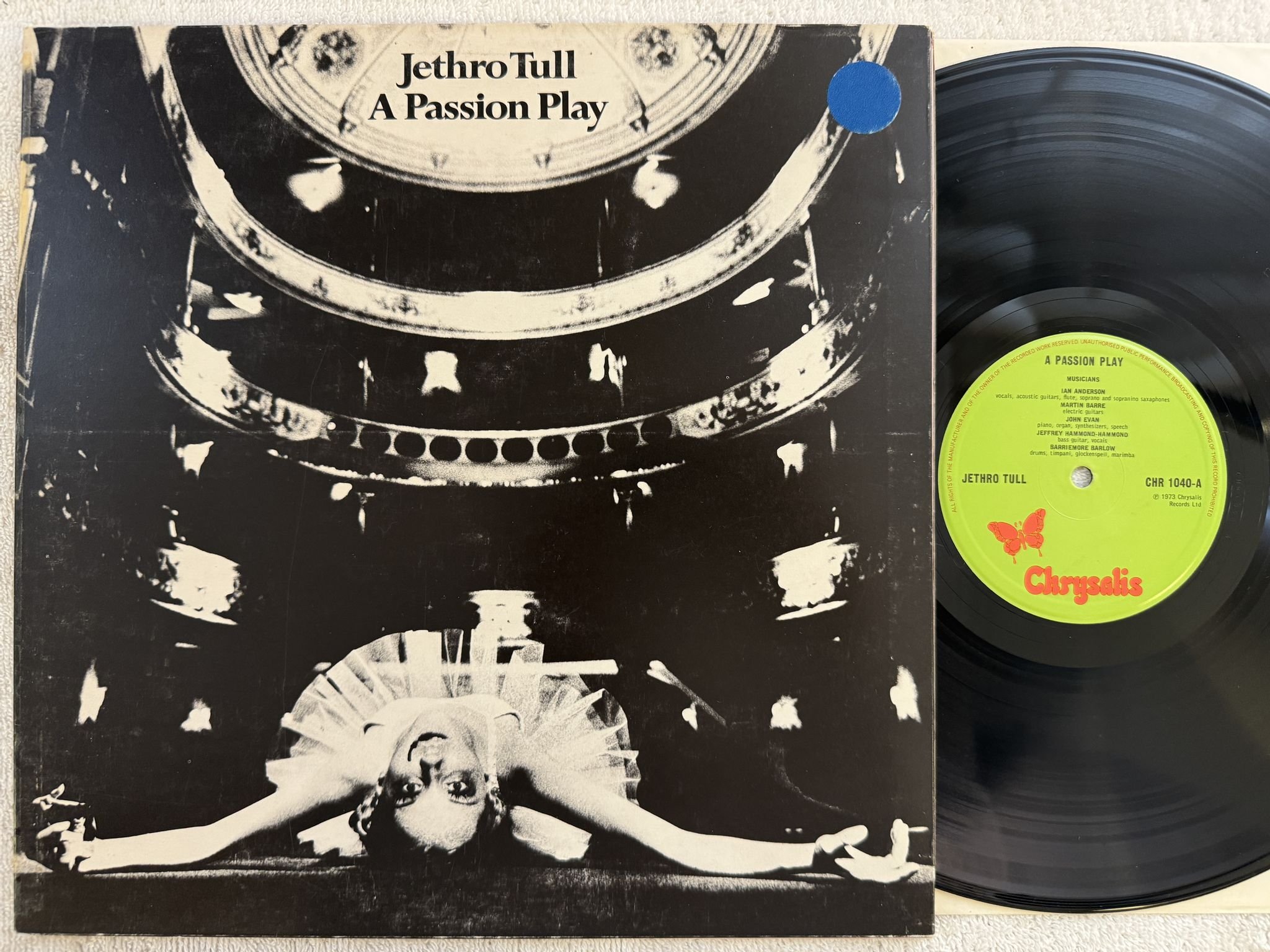 Omslagsbild för skivan JETHRO TULL a passion play LP -73 UK CHRYSALIS CHR 1040