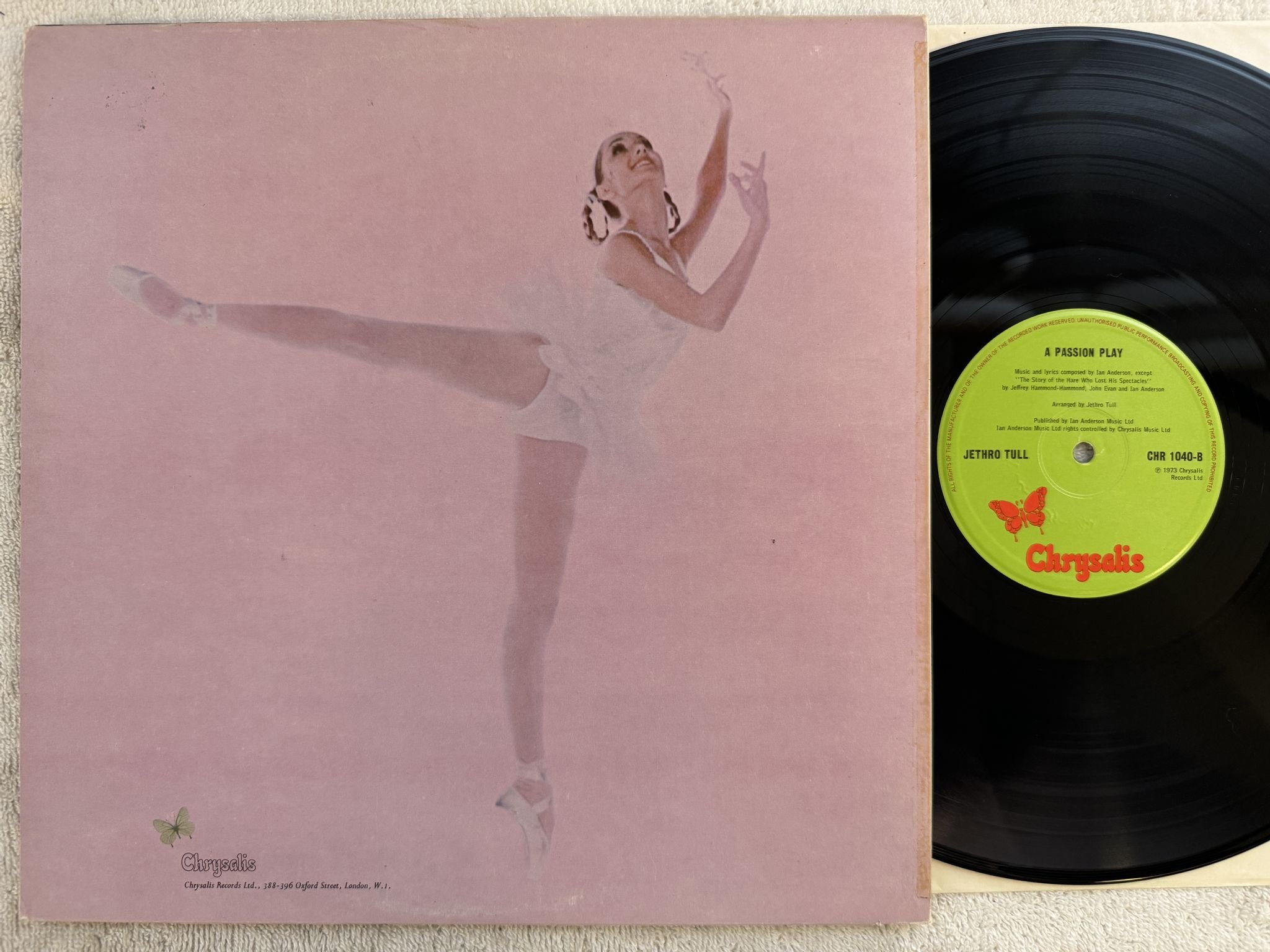 Omslagsbild för skivan JETHRO TULL a passion play LP -73 UK CHRYSALIS CHR 1040