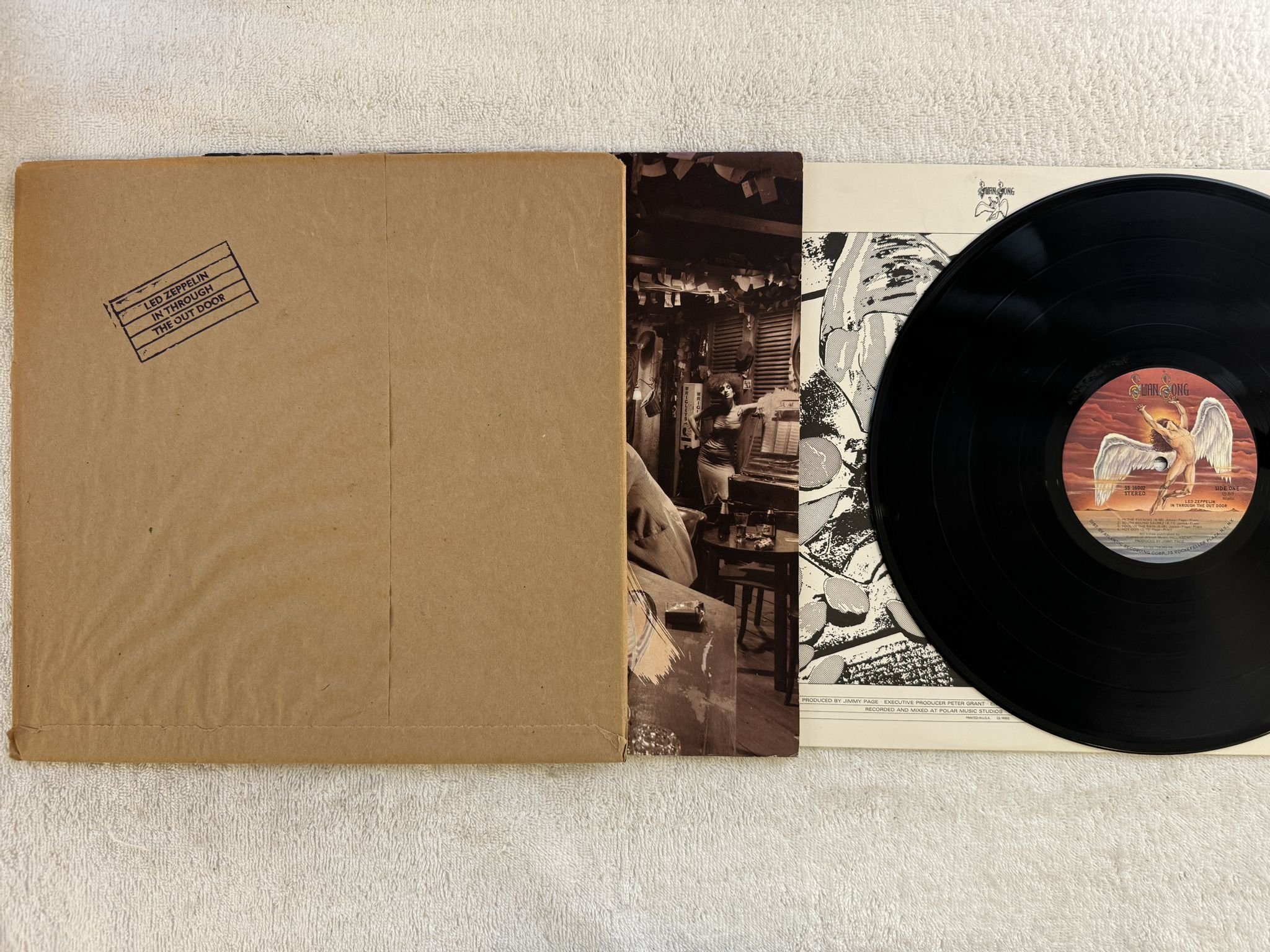 Omslagsbild för skivan LED ZEPPELIN in through the out door LP US SWAN SONG SD 16002 ** "B" cover **