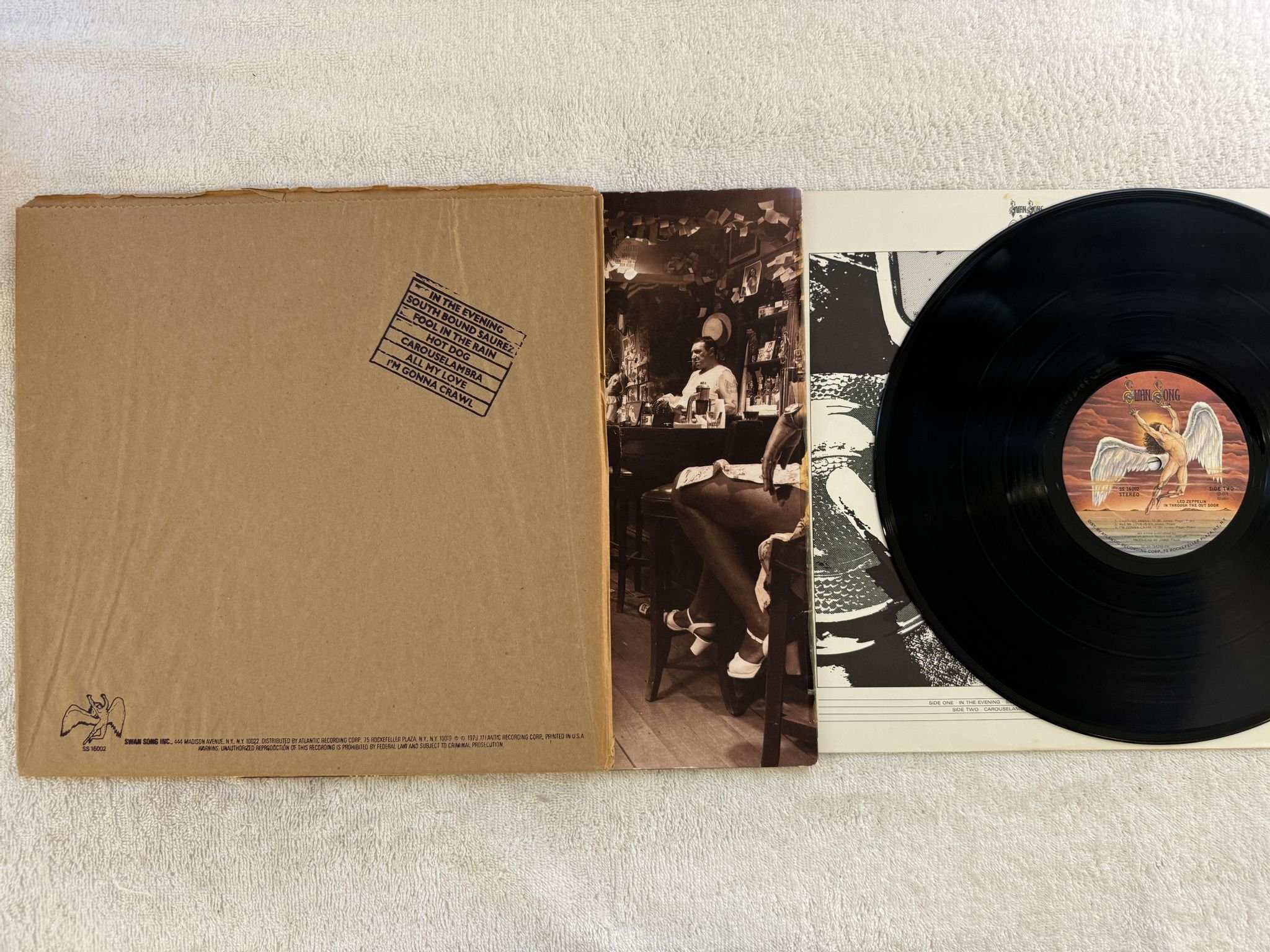 Omslagsbild för skivan LED ZEPPELIN in through the out door LP US SWAN SONG SD 16002 ** "B" cover **