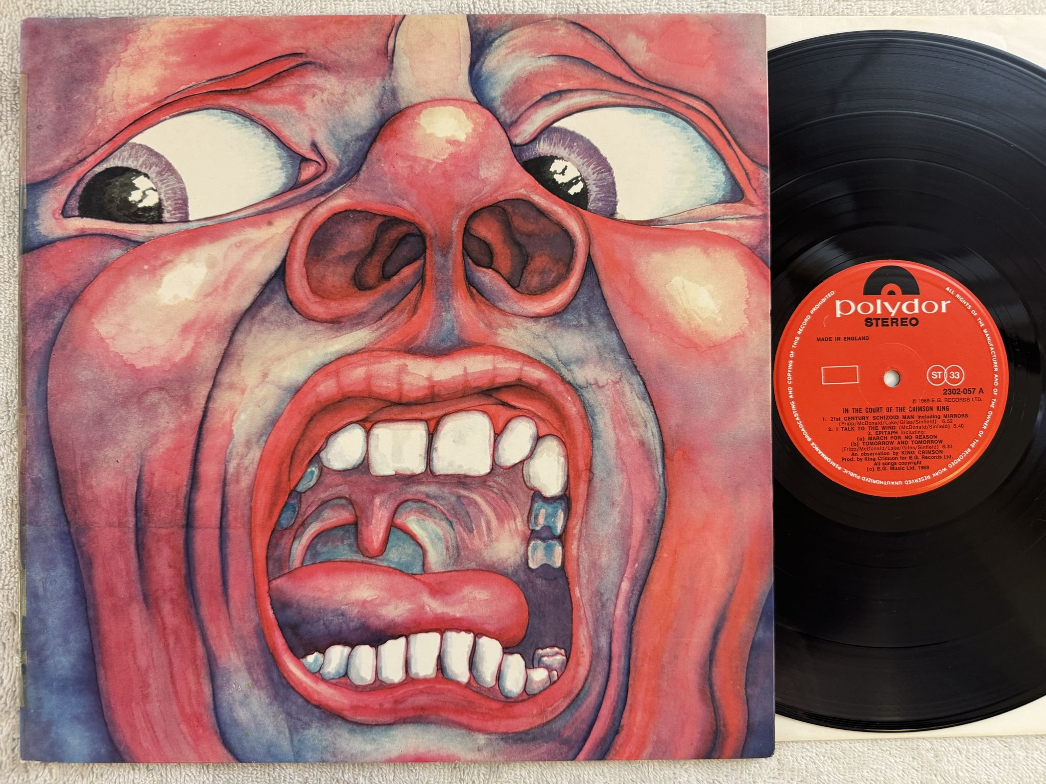 Omslagsbild för skivan KING CRIMSON in the court pf the s/t LP re UK POLYDOR 2302057