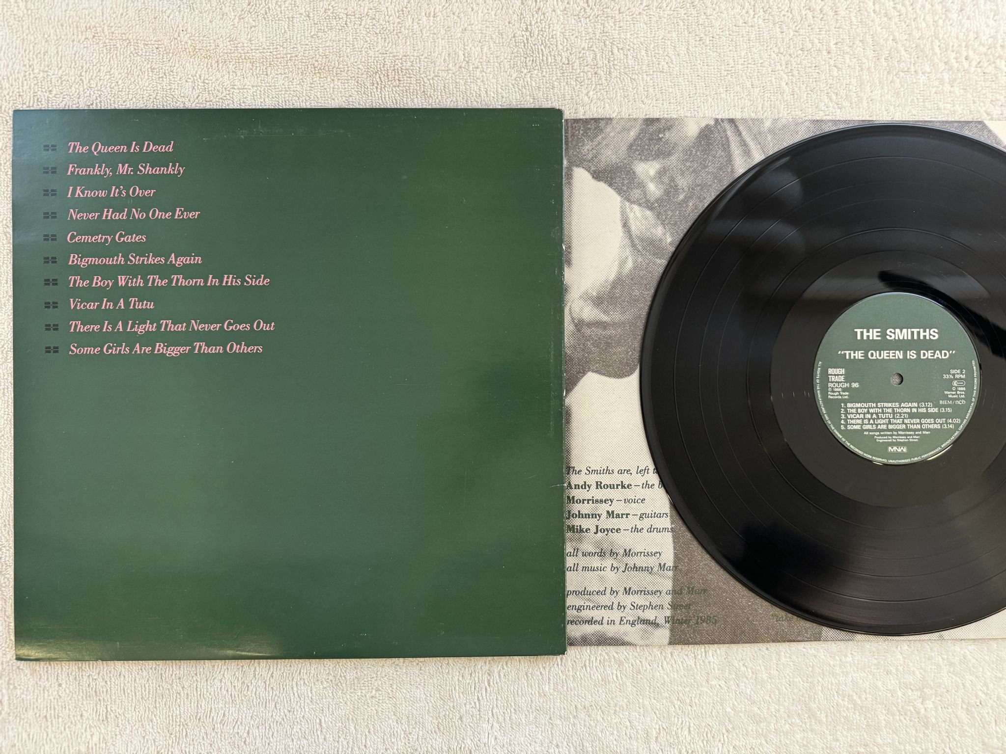 Omslagsbild för skivan THE SMITHS meat is murder LP -85 ncb ROUGH TRADE / MNW Rough 81