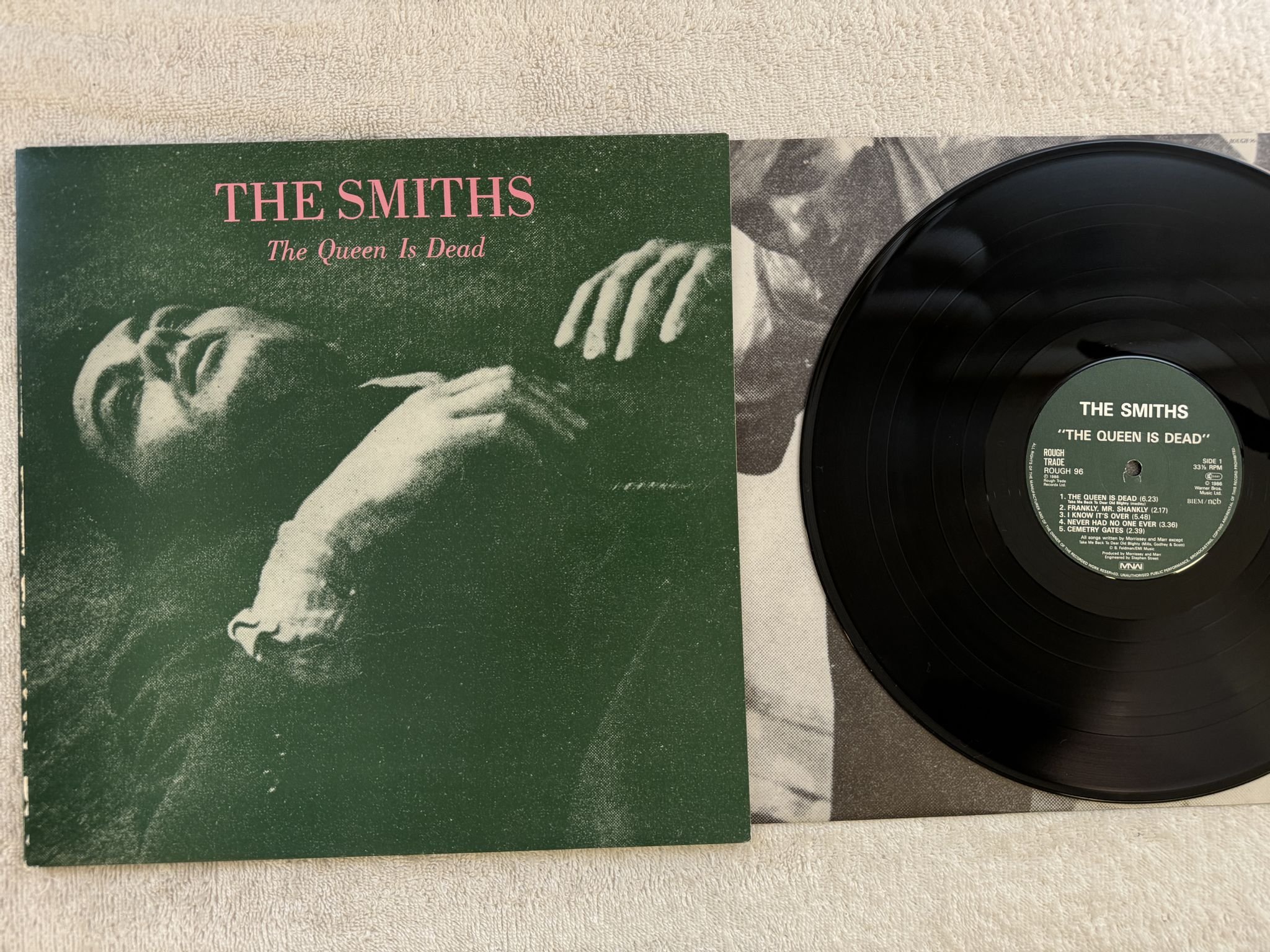 Omslagsbild för skivan THE SMITHS the queen is dead LP -86 ncb ROUGH TRADE / MNW Rough 96 ** Classic **