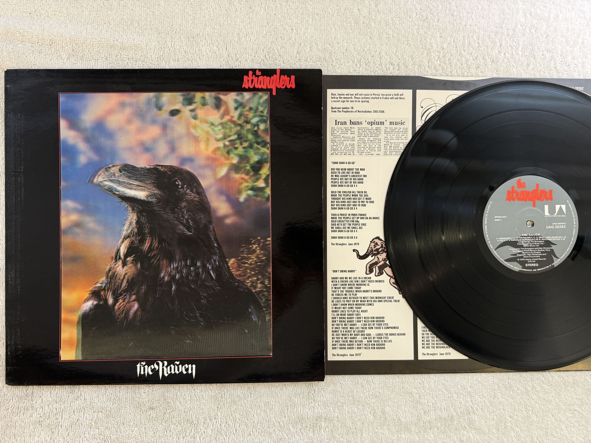 Omslagsbild för skivan THE STRANGLERS the raven LP -79 UK UNITED ARTISTS UAG 30262 * Lenticular Cover *