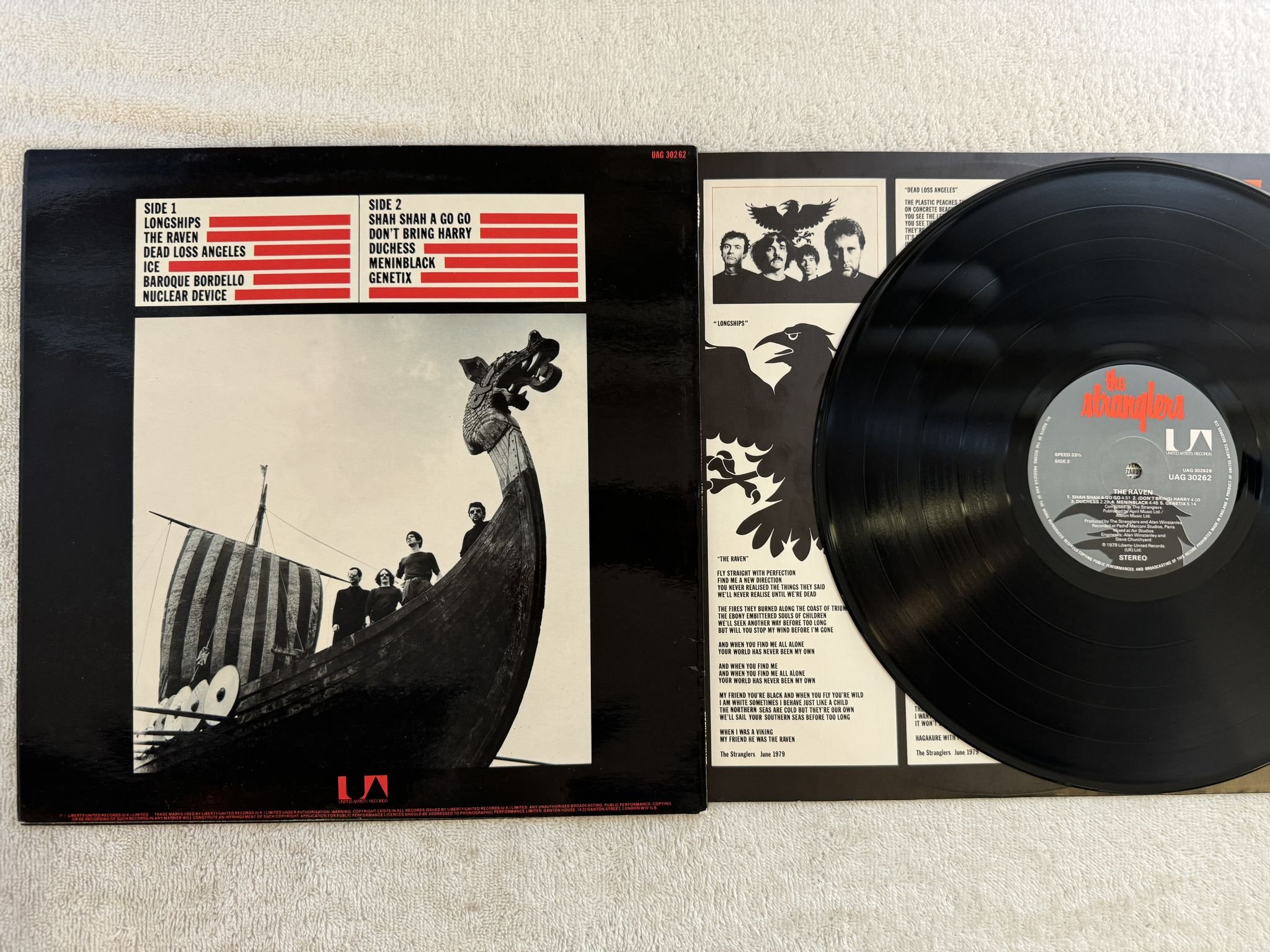 Omslagsbild för skivan THE STRANGLERS the raven LP -79 UK UNITED ARTISTS UAG 30262 * Lenticular Cover *
