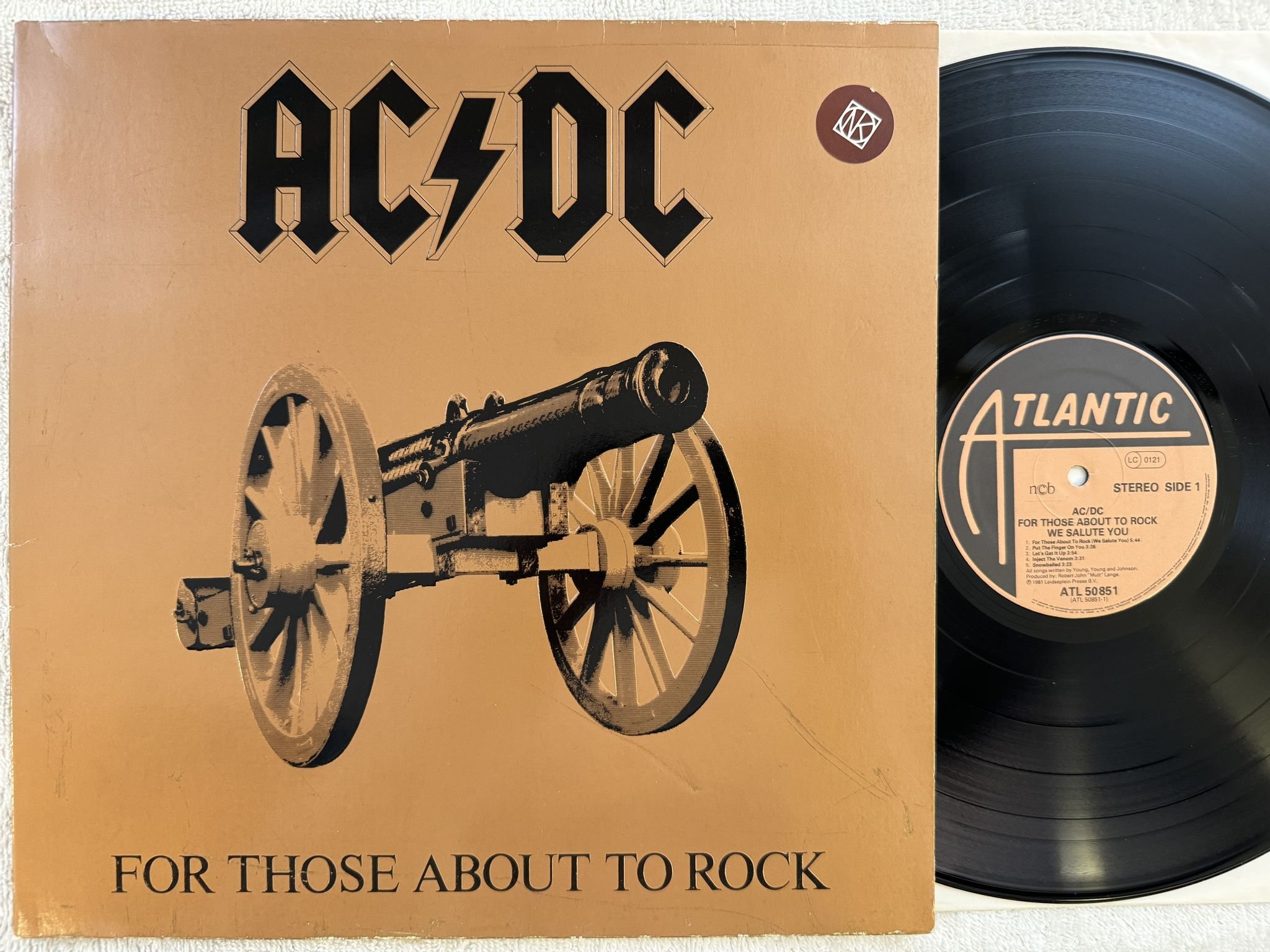 Omslagsbild för skivan AC/DC for those about to rock, we salute you LP ncb ATLANTIC STL 50851