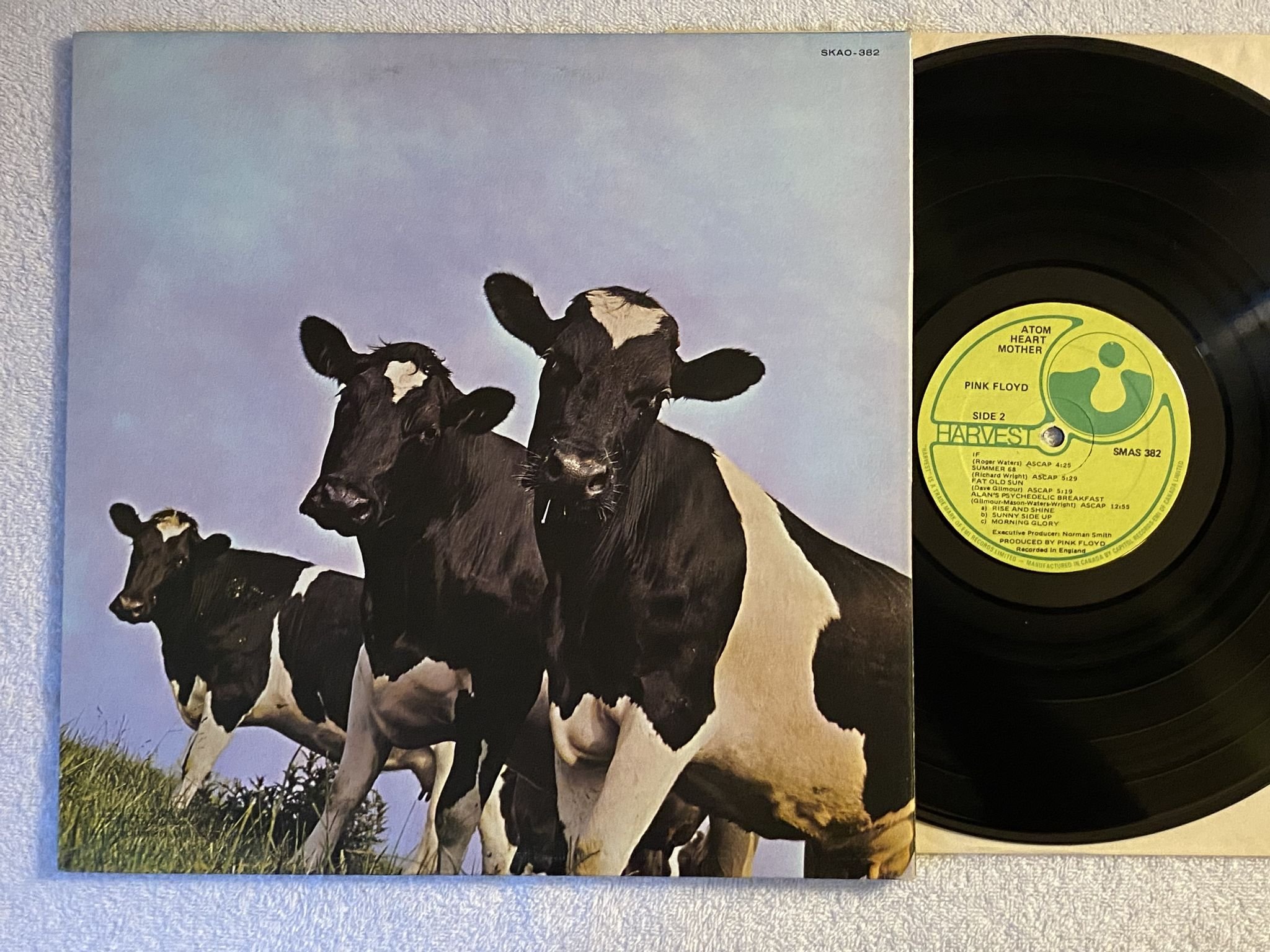 Omslagsbild för skivan PINK FLOYD atom heart mother LP Can HARVEST SMAS 382