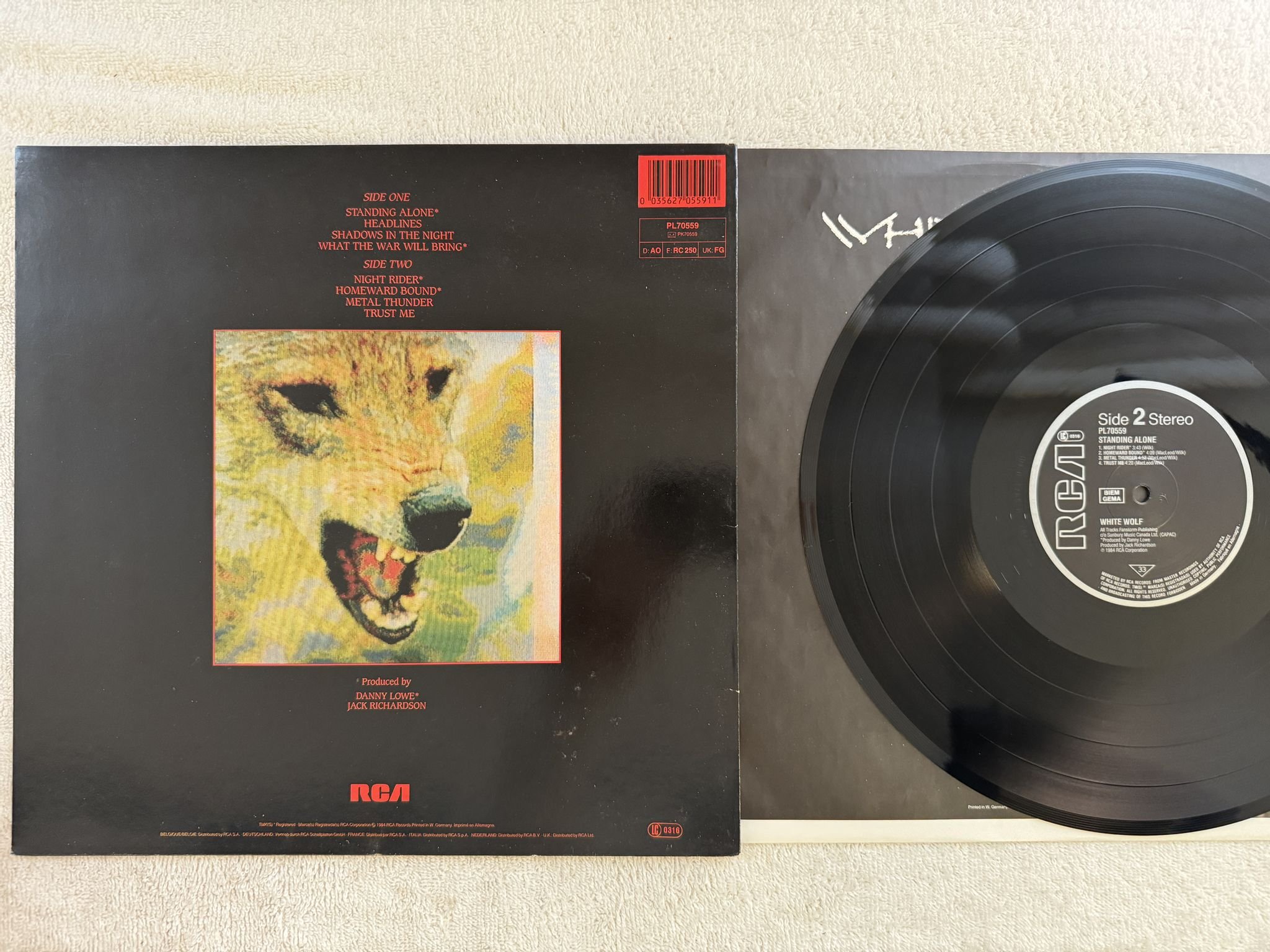 Omslagsbild för skivan white wolf Standing Alone LP -84 RCA PL 70559
