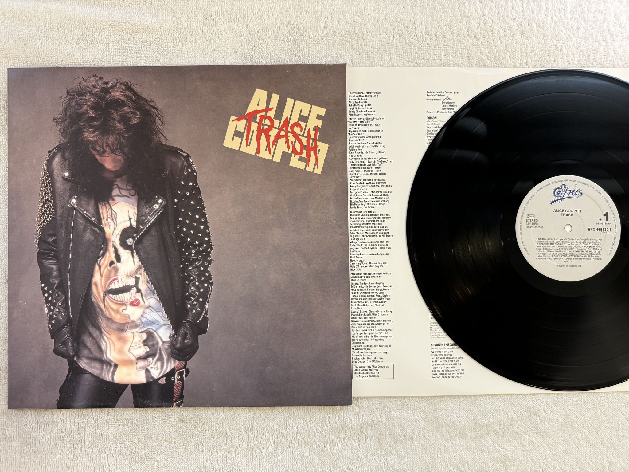 Omslagsbild för skivan ALICE COOPER trash LP -89 Hol EPIC EPC 4651301
