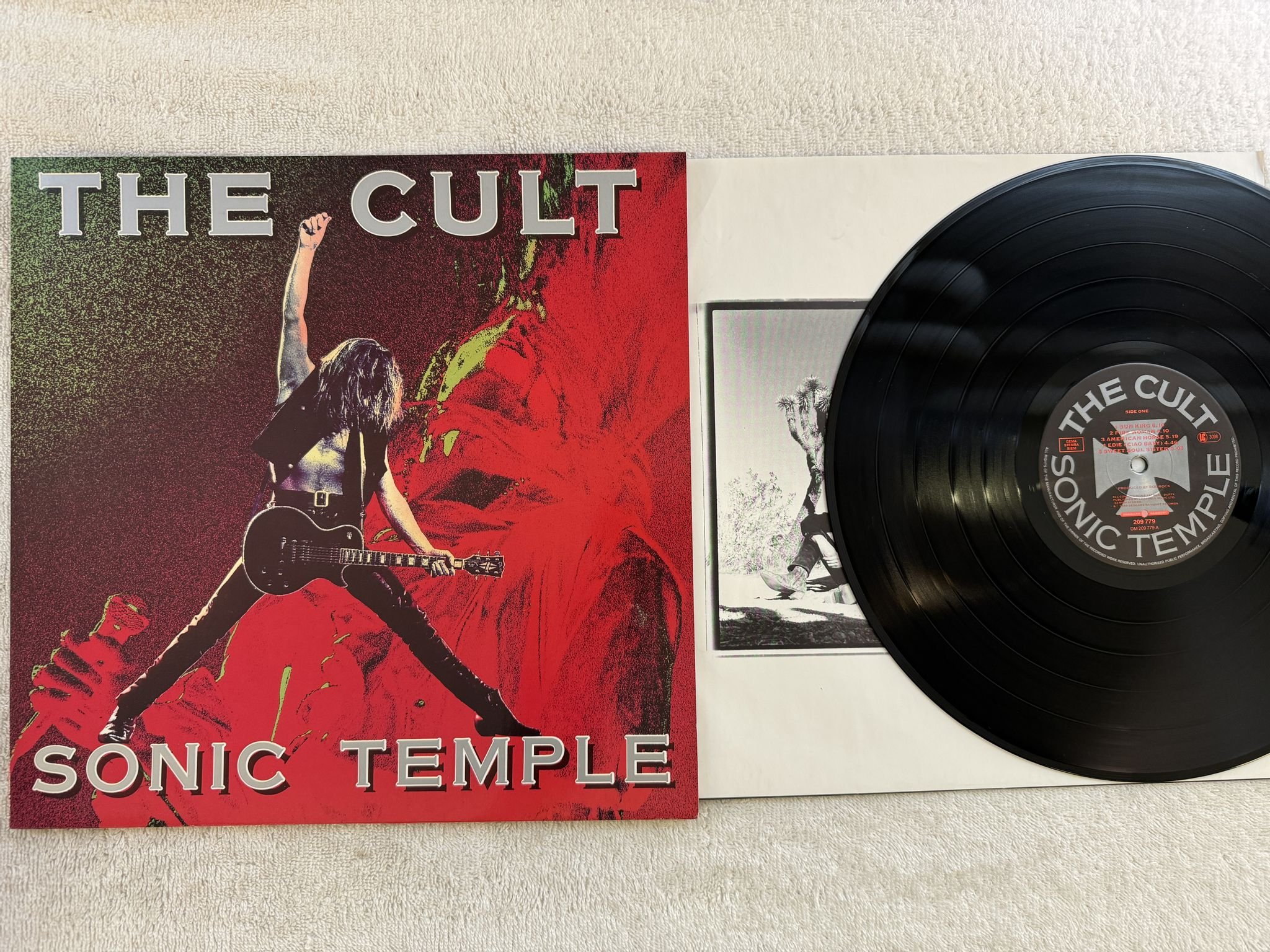 Omslagsbild för skivan THE CULT Sonic Temple LP -89 VIRGIN 209 779 *** CLASSIC ***
