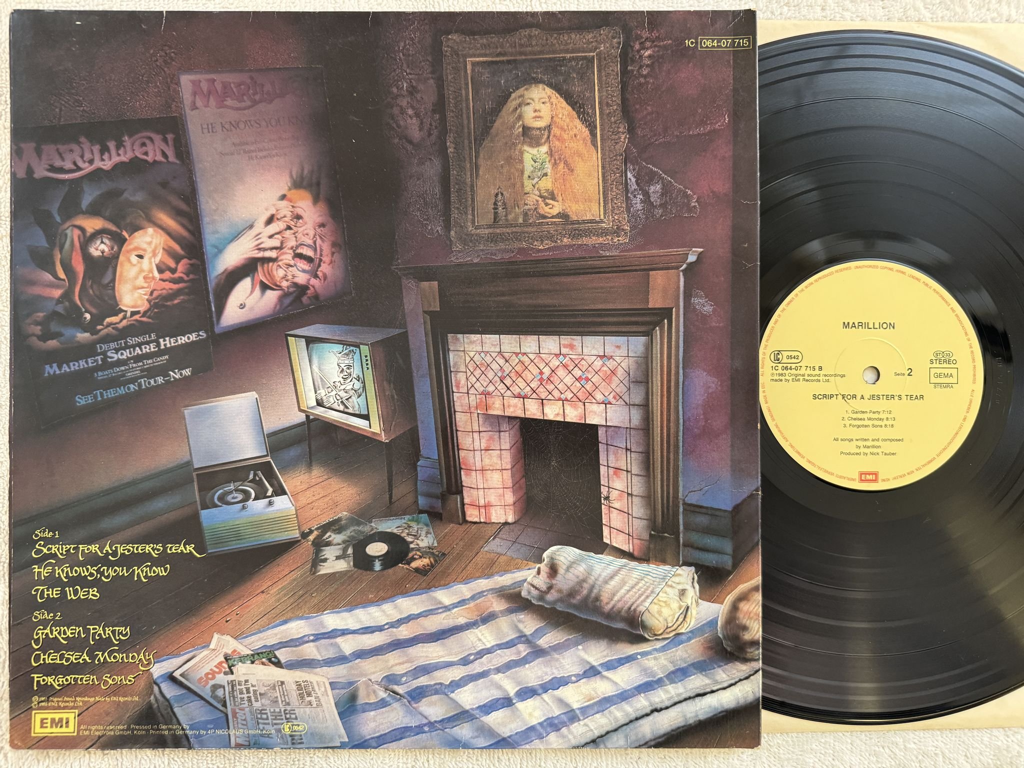 Omslagsbild för skivan MARILLION script for a jester's tear LP -83 EMI 1C 064-07715
