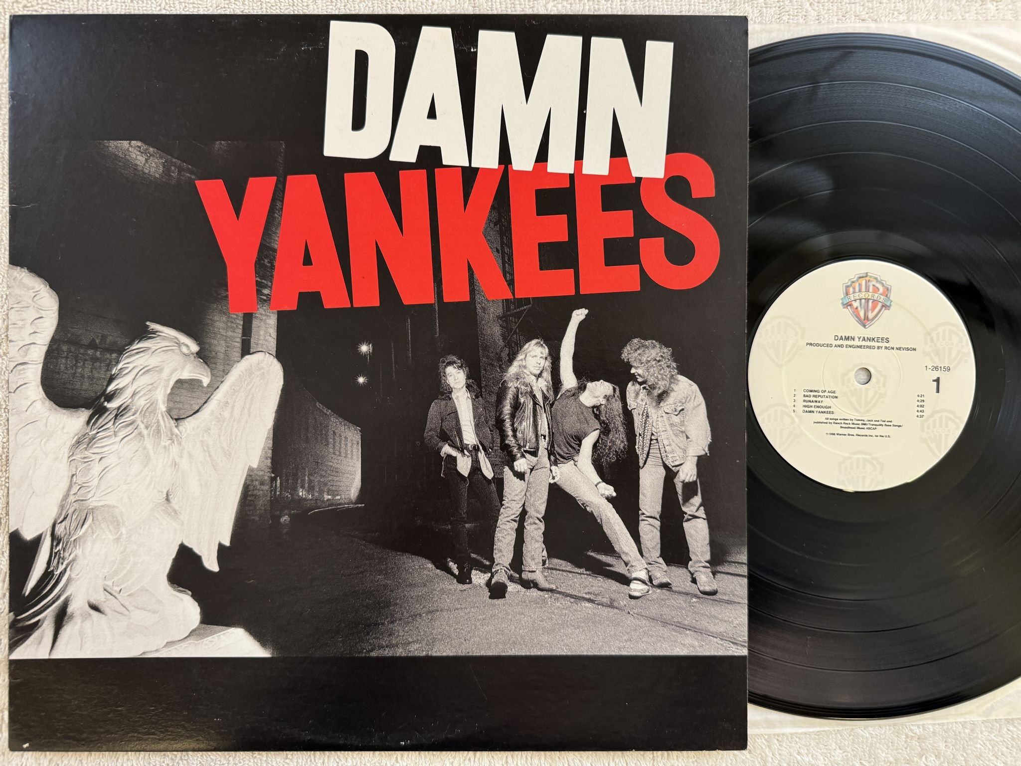 Omslagsbild för skivan DAMN YANKEES s/t LP -90 US WARNER BROS 926159-1
