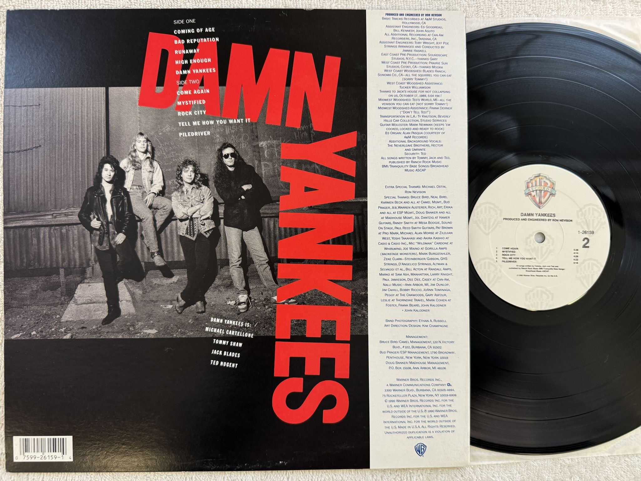 Omslagsbild för skivan DAMN YANKEES s/t LP -90 US WARNER BROS 926159-1