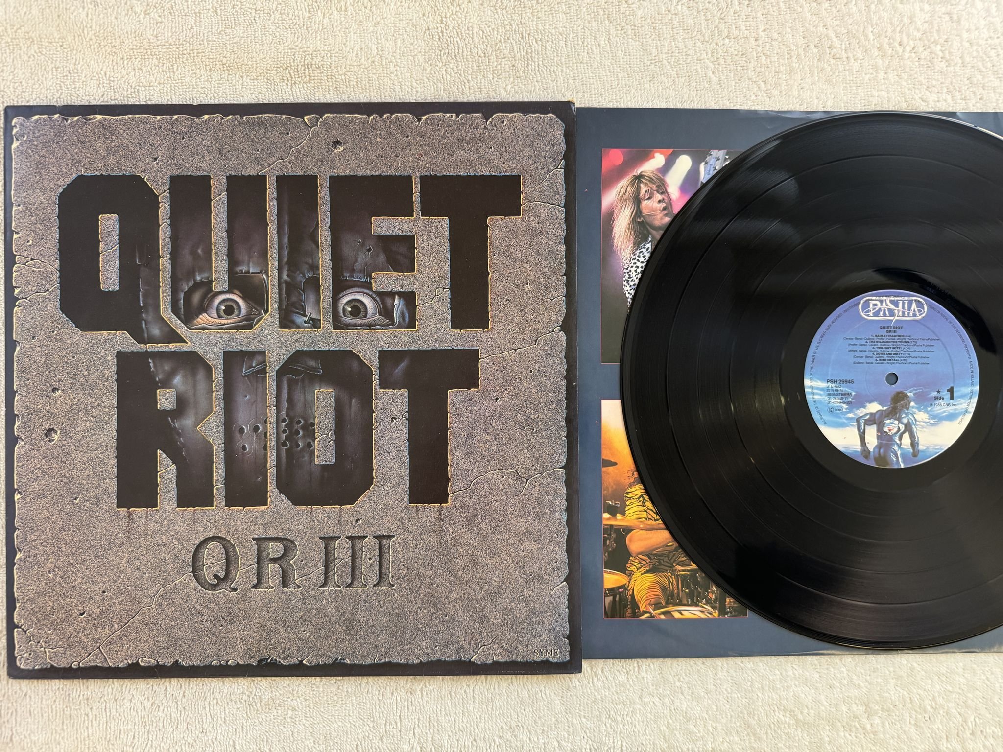 Omslagsbild för skivan QUIET RIOT gr IIIl LP -86 PASHA PSH 26945