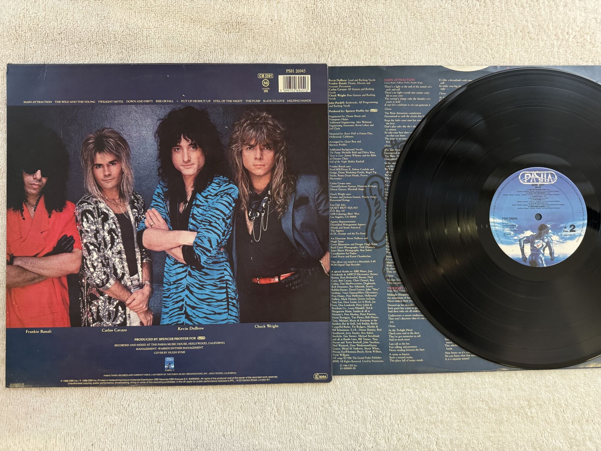 Omslagsbild för skivan QUIET RIOT gr IIIl LP -86 PASHA PSH 26945