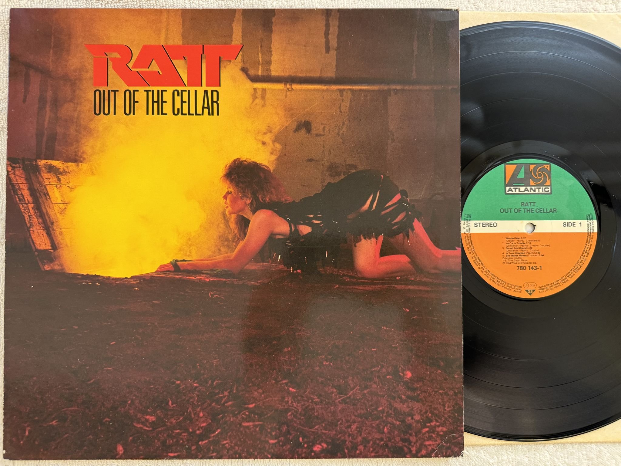 Omslagsbild för skivan RATT out of the cellar LP -84 Ger ATLANTIC 780143-1