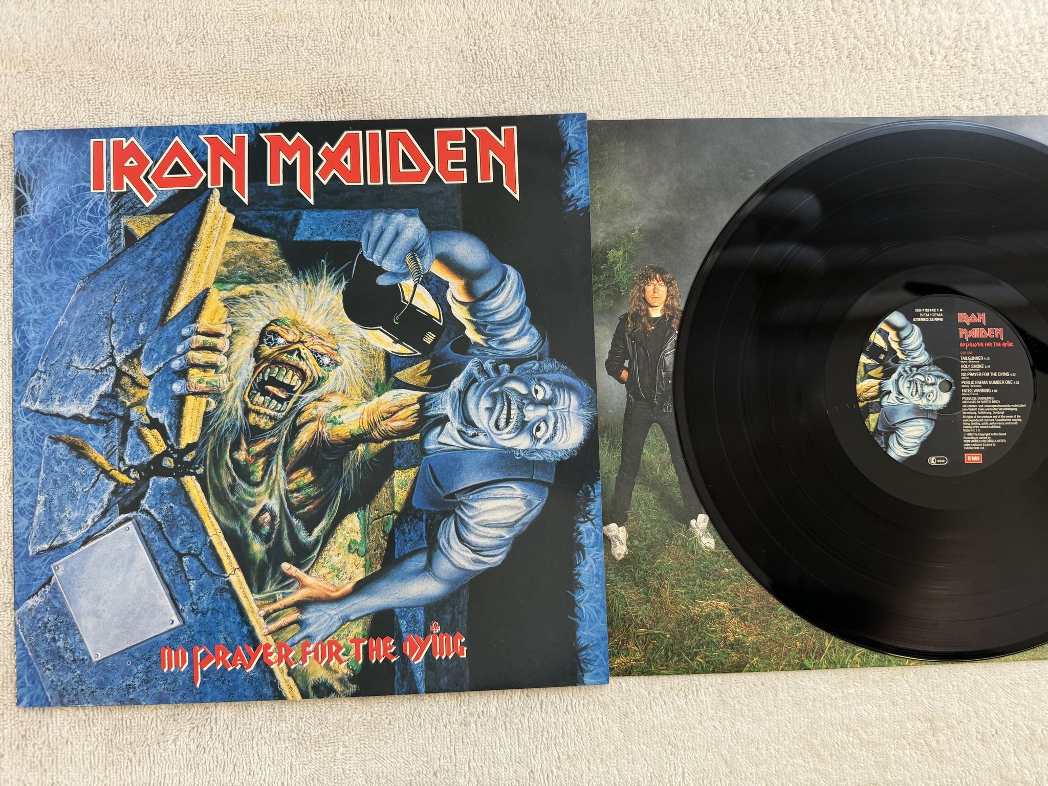 Omslagsbild för skivan IRON MAIDEN no prayer for the dying LP -90 Ger EMI 068-7951421