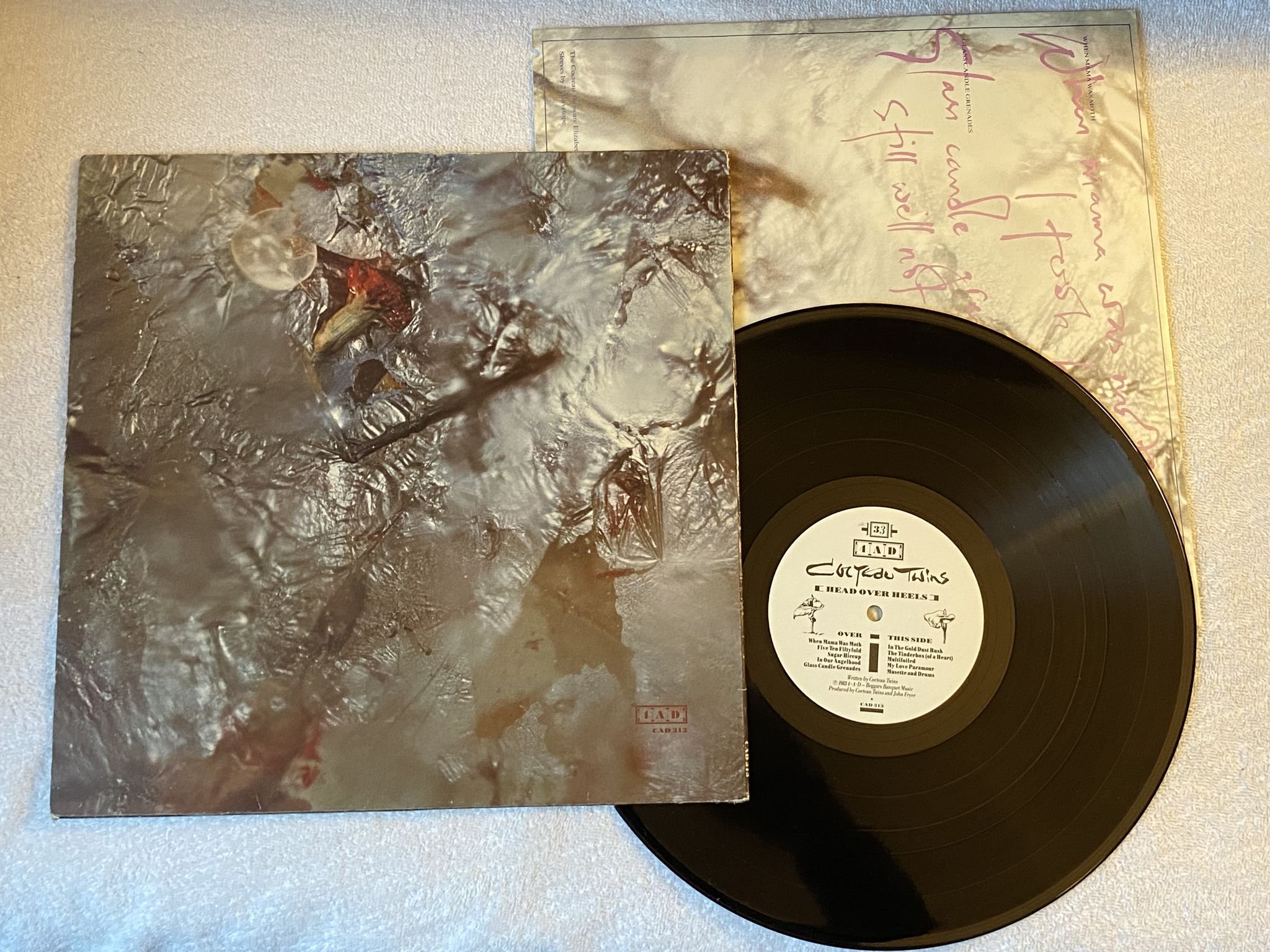 Omslagsbild för skivan COCTEAU TWINS head over heals LP -83 4AD CAD 313