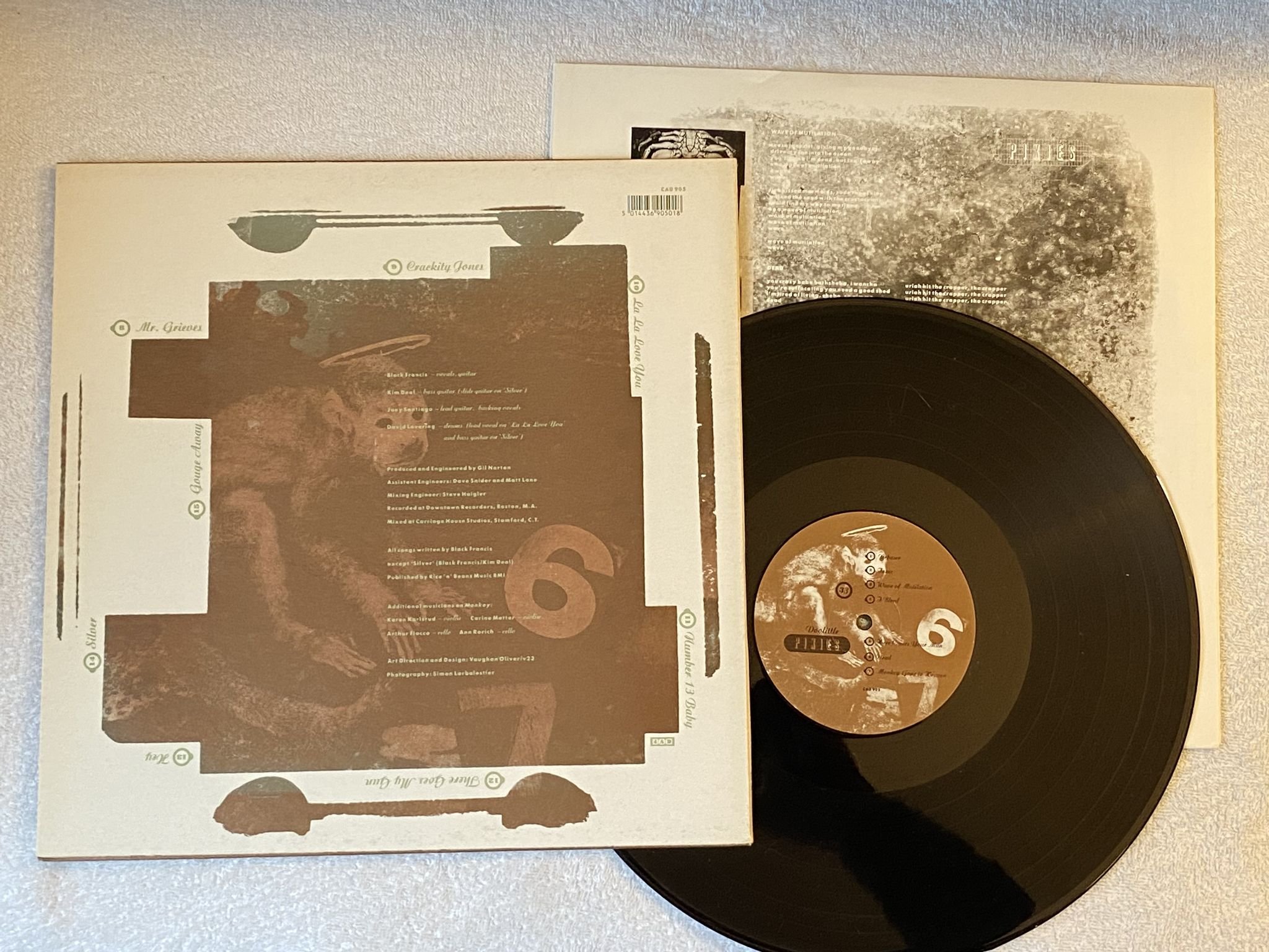 Omslagsbild för skivan THROWING MUSES s/t LP -86 UK 4AD CAD 607 *** INDIE ROCK ***