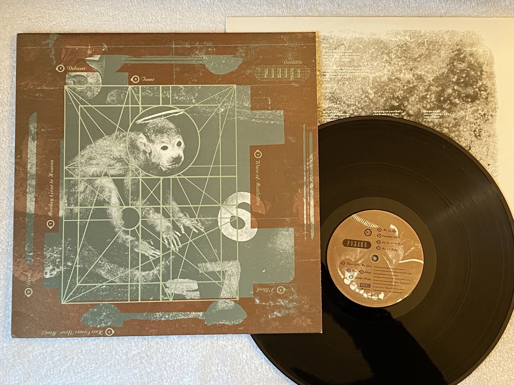 Omslagsbild för skivan PIXIES doolittle LP -89 ncb 4AD CAD 903