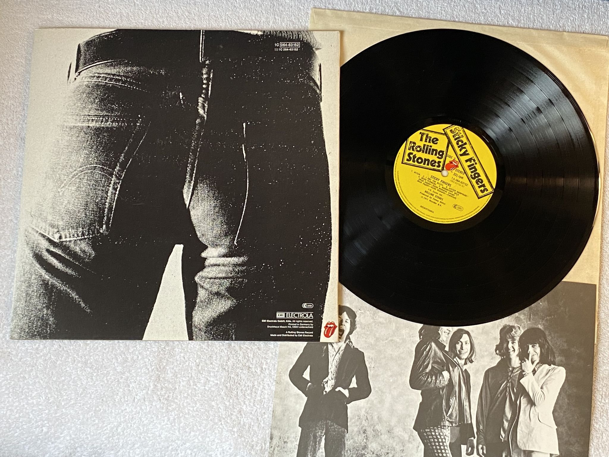 Omslagsbild för skivan ROLLING STONES sticky fingers LP re Ger 1A 064-63152 ** Andy Warhol art cover **
