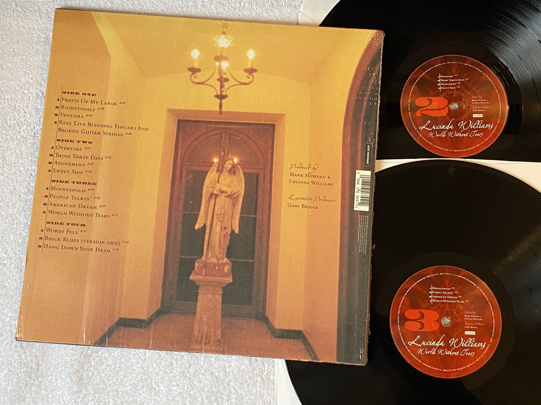 Omslagsbild för skivan LUCINDA WILLIAMS World Without Tears LP 2003 US LOST HIGHWAY 088170355-1