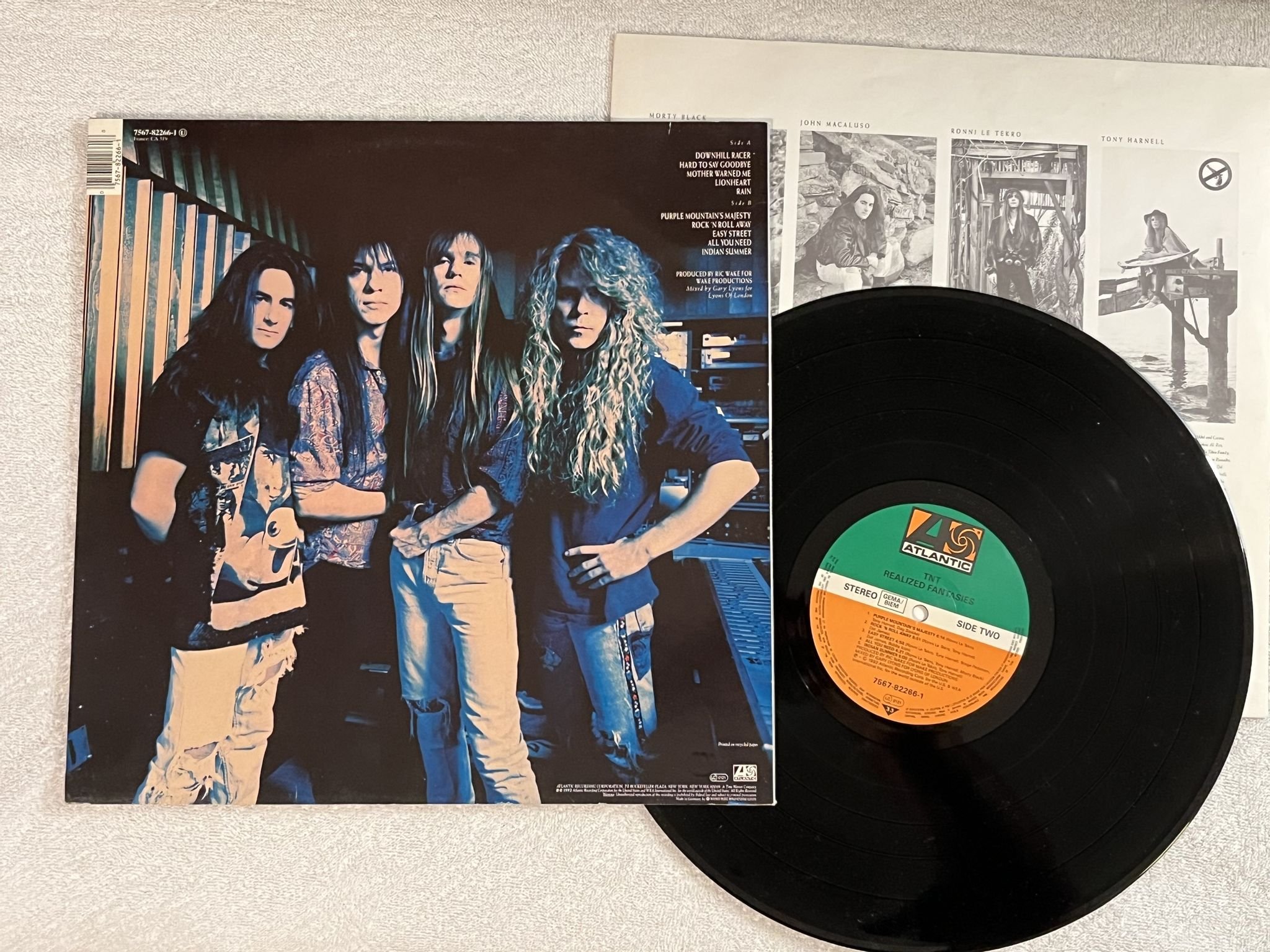 Omslagsbild för skivan TNT realized fantasies LP -92 ATLANTIC 7567-82266-1