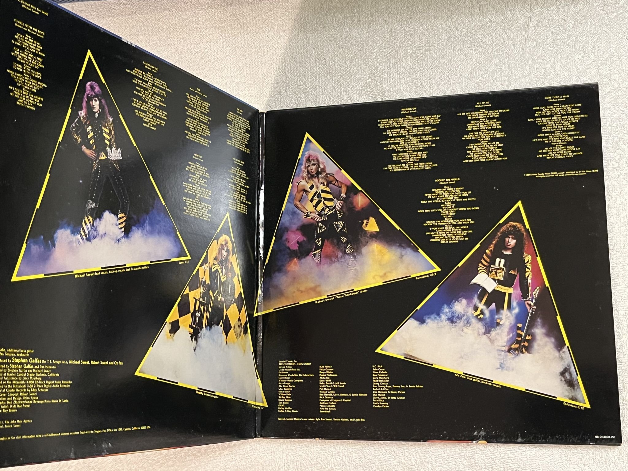 Omslagsbild för skivan STRYPER to hell with the devil LP -86 ENIGMA 3237-1
