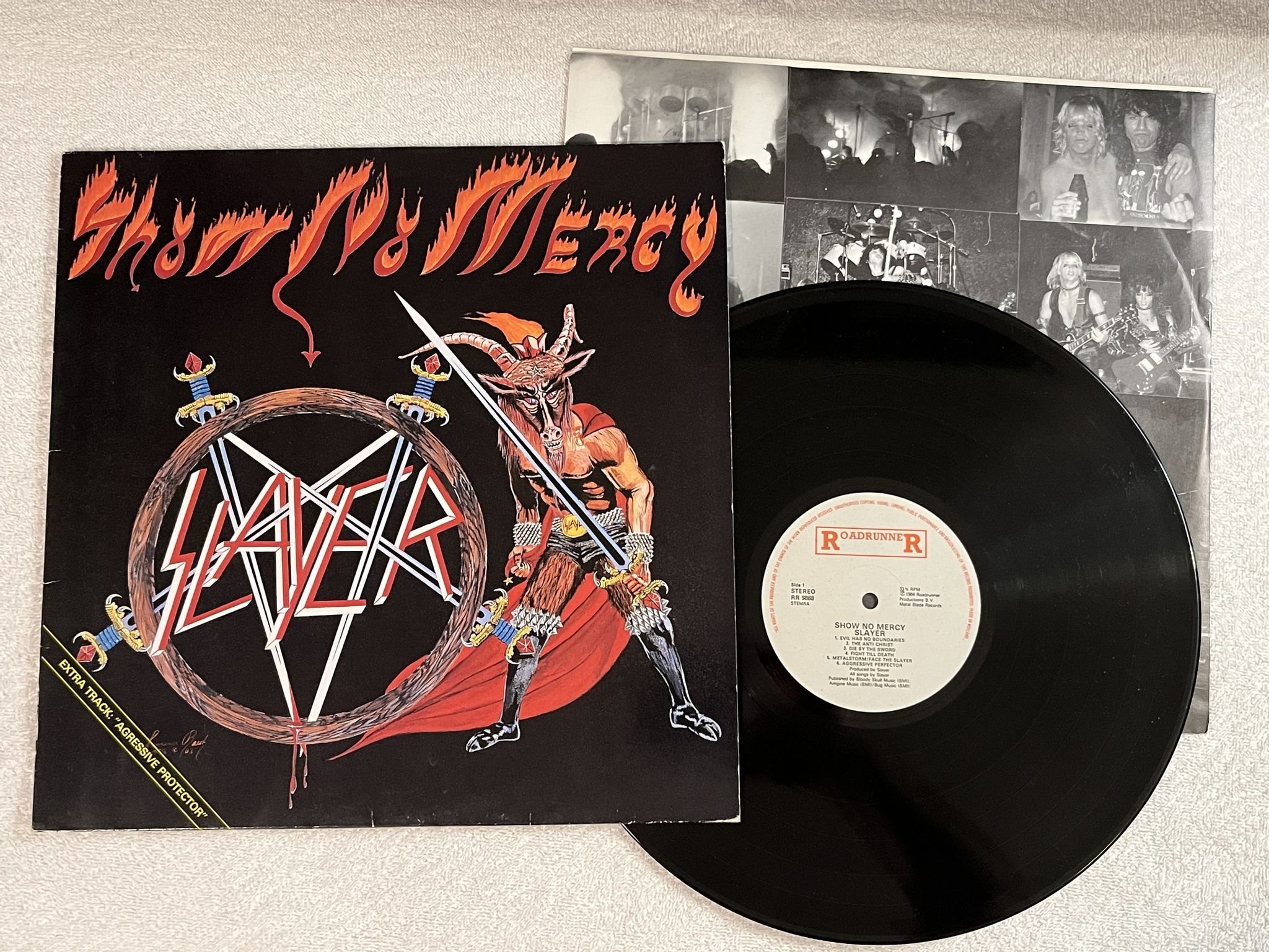 Omslagsbild för skivan SLAYER Show No Mercy LP -84 Hol ROADRUNNER RR 9868