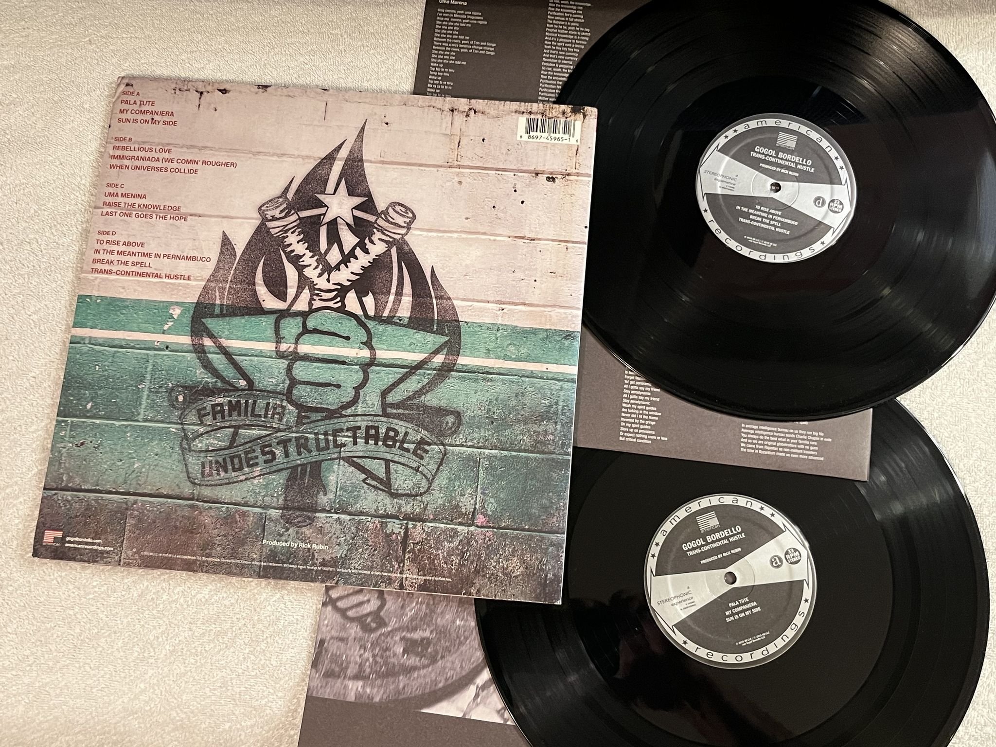 Omslagsbild för skivan GOGOL BORDELLO Trans-Continental Hustle 2xLP 2010 US 88697 45965 1