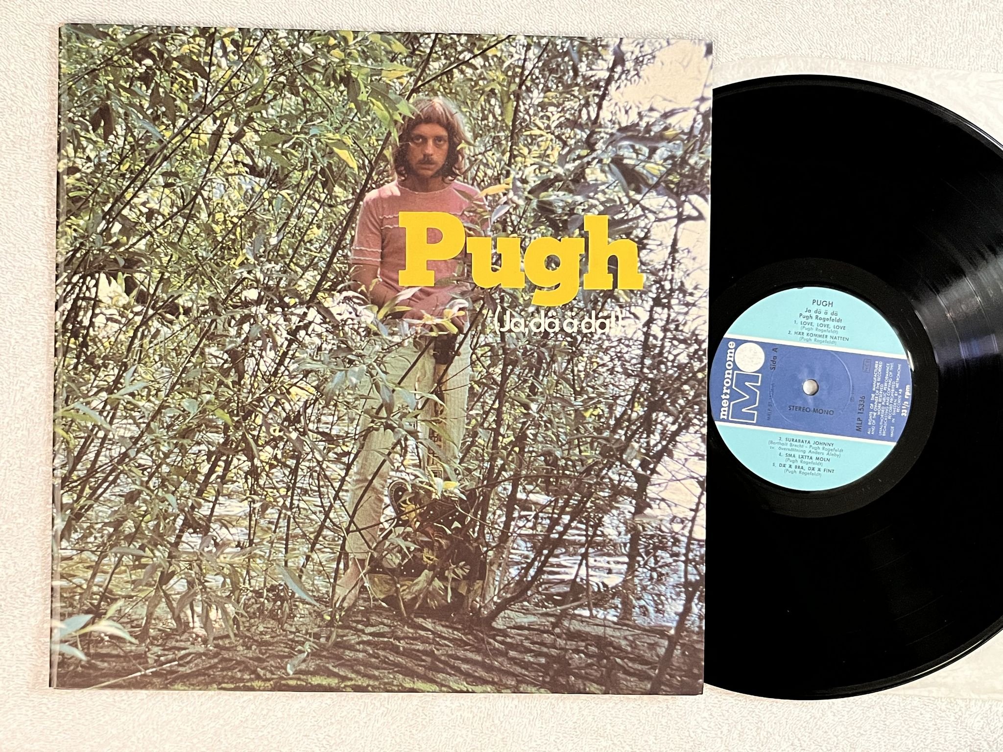 Omslagsbild för skivan PUGH ja dä ä dä LP -69 Swe METRONOME MLP 15.336 *** Här kommer natten ***