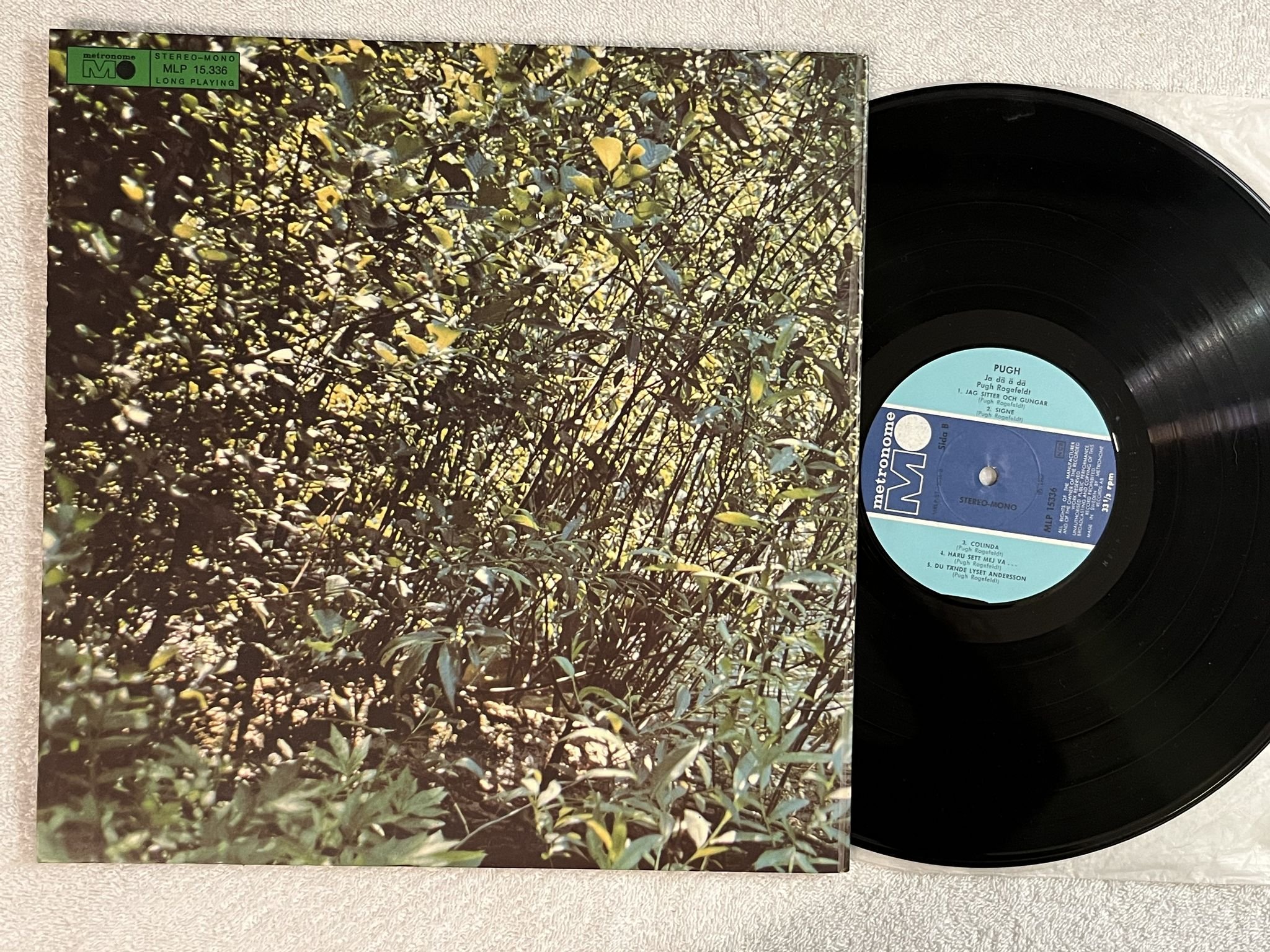 Omslagsbild för skivan PUGH ja dä ä dä LP -69 Swe METRONOME MLP 15.336 *** Här kommer natten ***