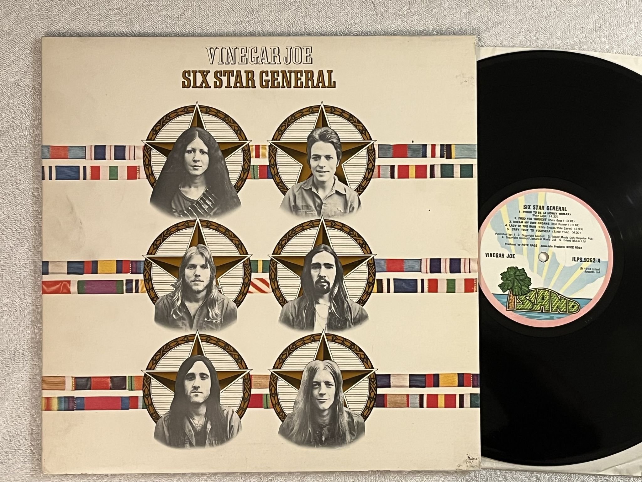 Omslagsbild för skivan VINEGAR JOE six star general LP -73 UK ISLAND ILPS 9262