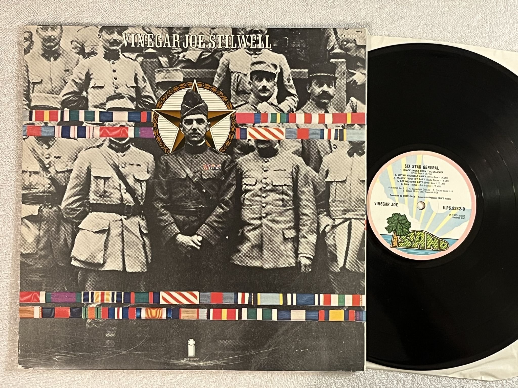 Omslagsbild för skivan VINEGAR JOE six star general LP -73 UK ISLAND ILPS 9262