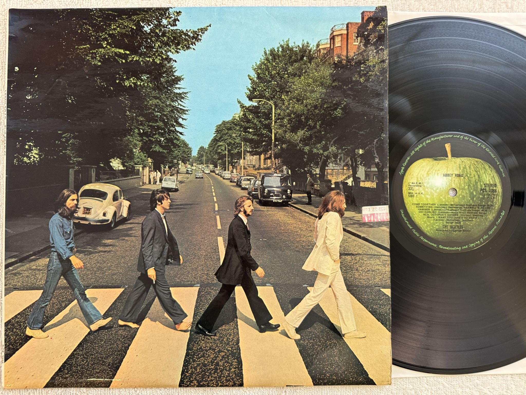 Omslagsbild för skivan THE BEATLES abbey road LP -69 UK APPLE PCS 7088 *** MISALIGNED APPLE ***