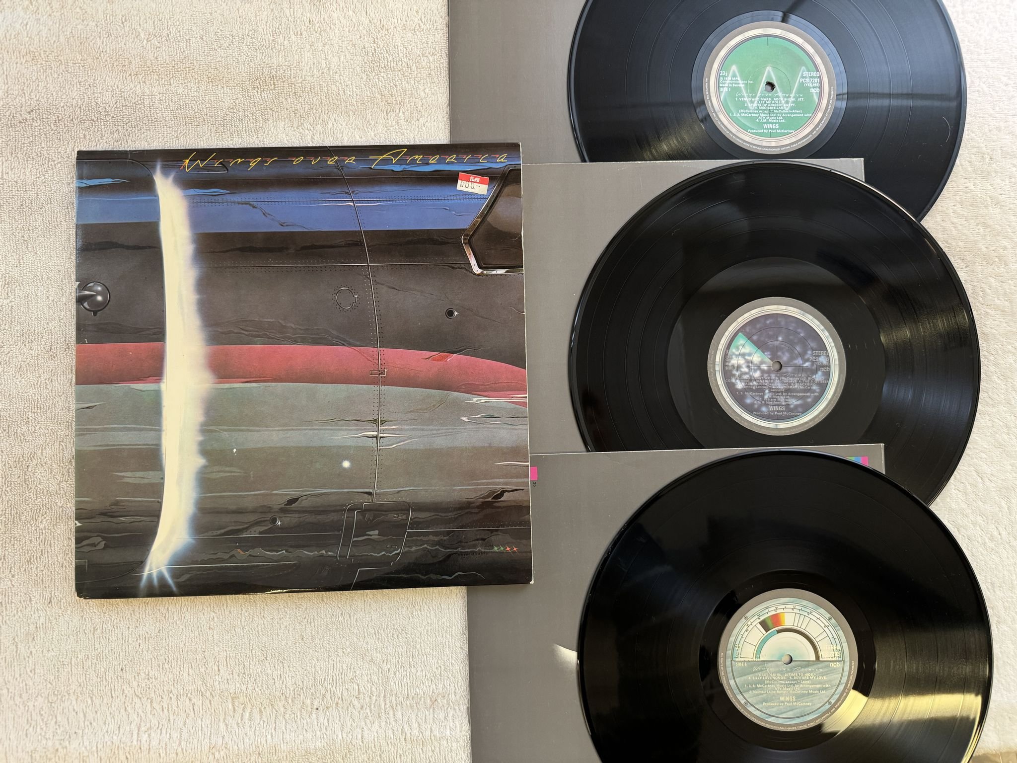 Omslagsbild för skivan WINGS OVER AMERICA 3xLP -76 Swe MPL 7C 154-98497/8/9