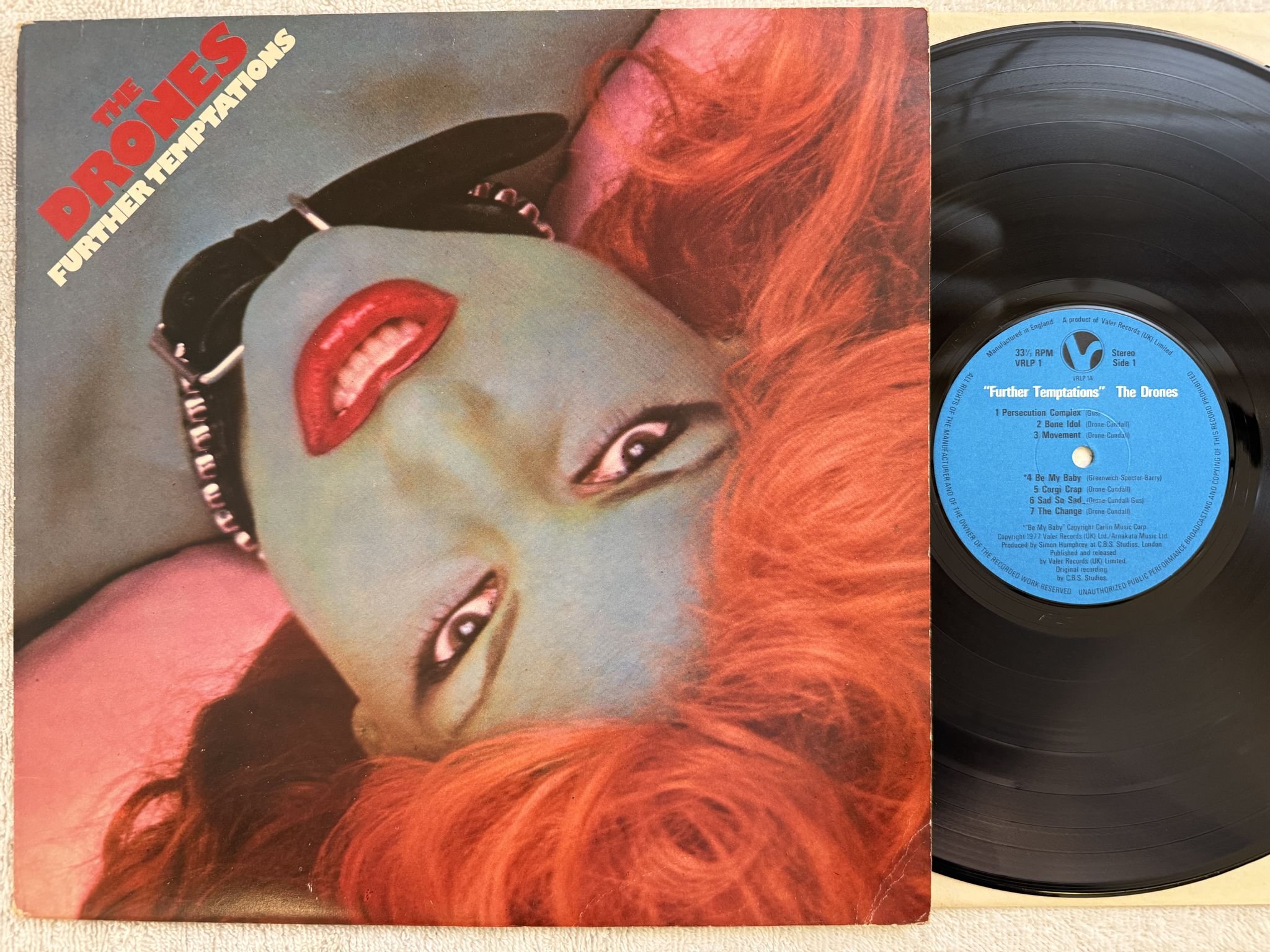Omslagsbild för skivan THE DRONES further temptations LP -77 UK VALER VRLP1