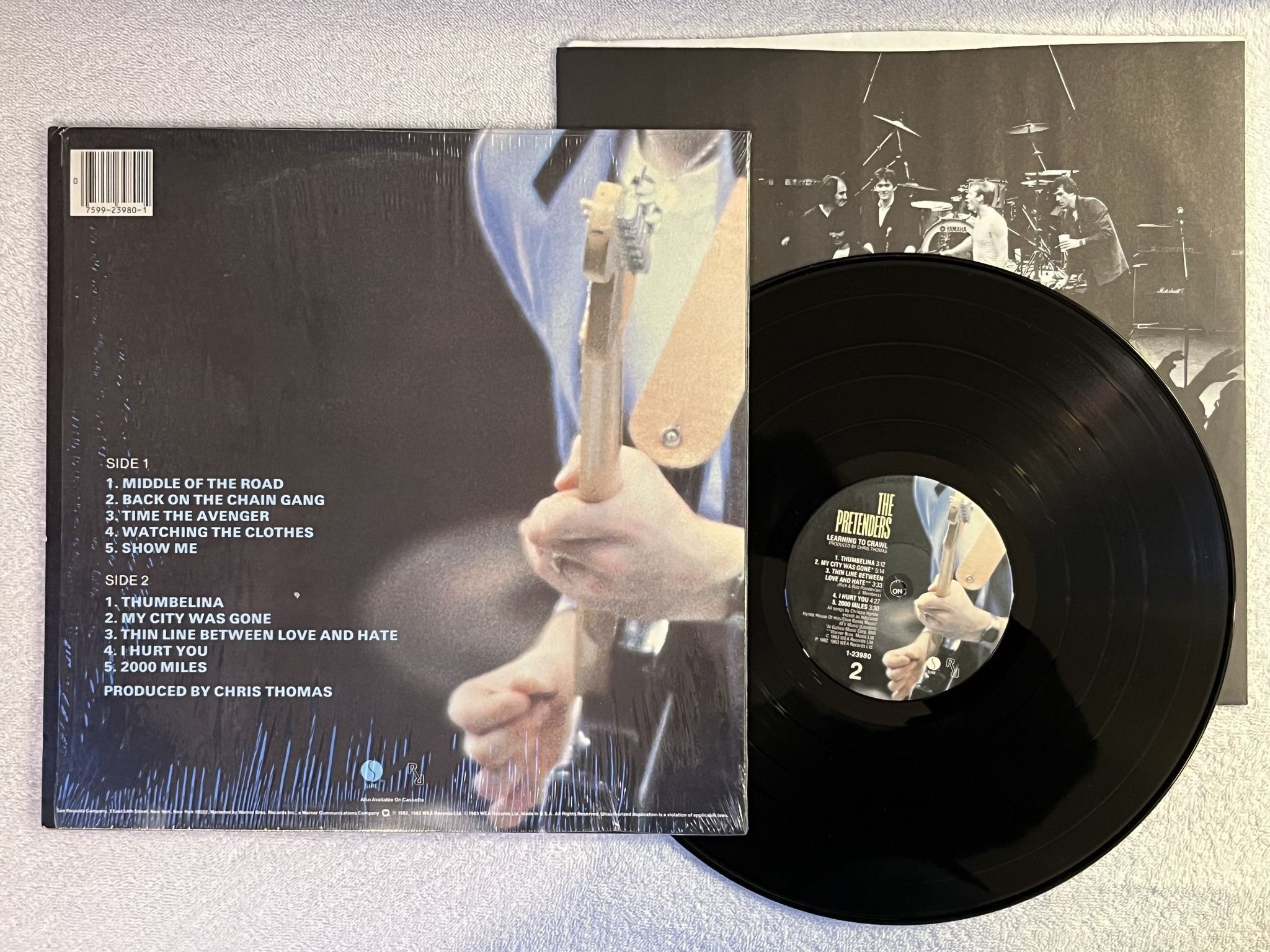 Omslagsbild för skivan THE PRETENDERS learning to crawl LP -83 US island 1-23980 *** Hype Sticker ***