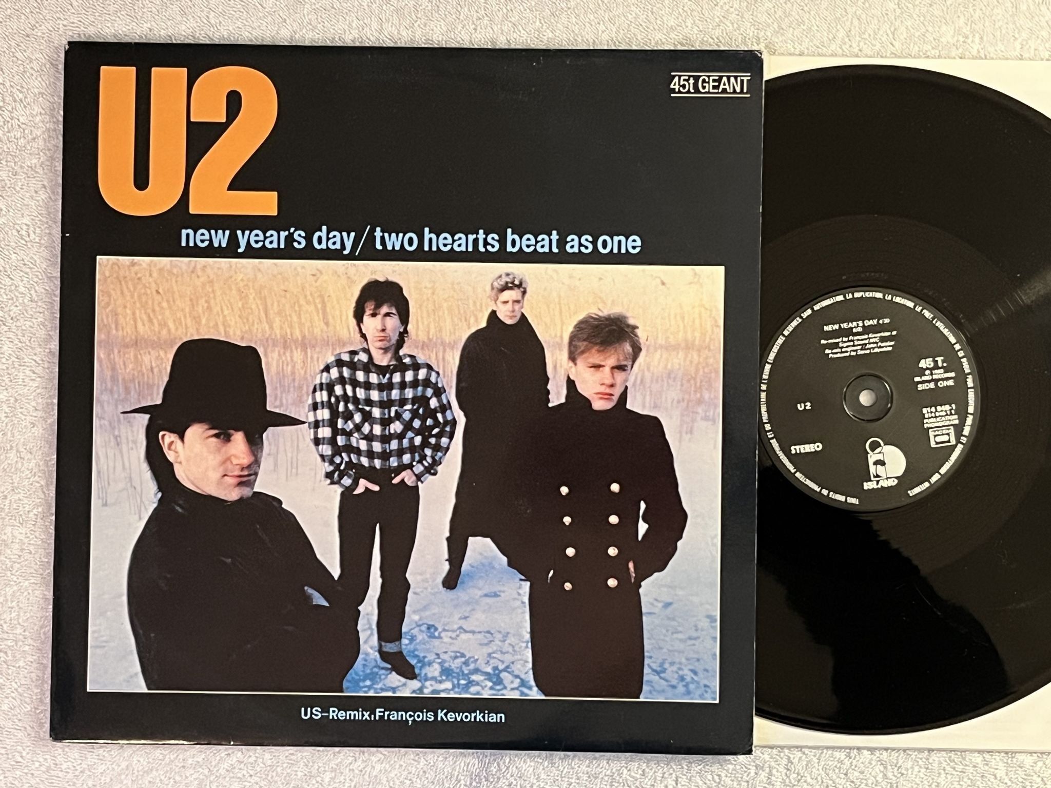 Omslagsbild för skivan U2 New Year's Day 12"single -83 ISLAND 814948-1
