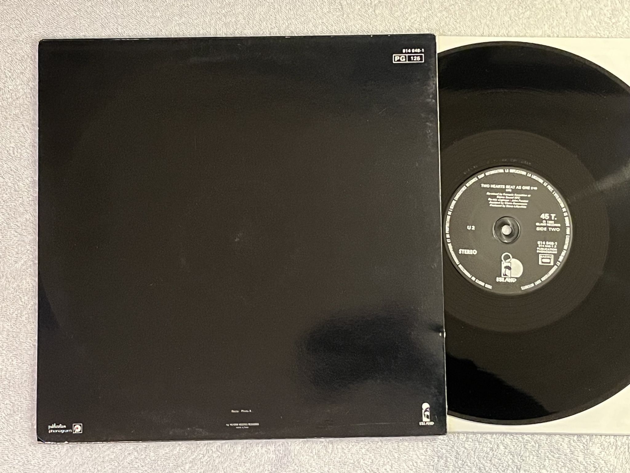 Omslagsbild för skivan U2 New Year's Day 12"single -83 ISLAND 814948-1