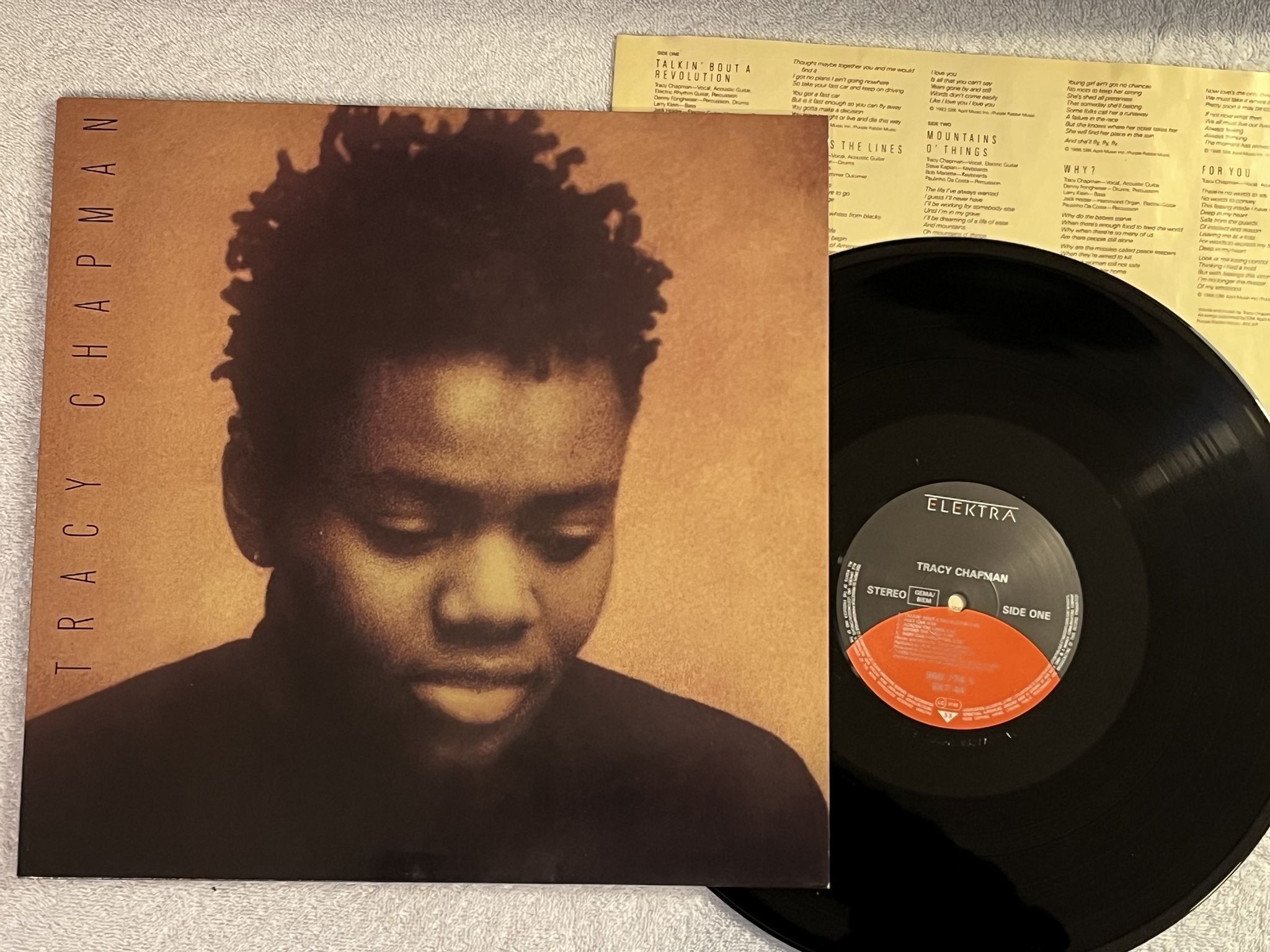 Omslagsbild för skivan TRACY CHAPMAN s/t LP -88 ELEKTRA 960 774-1 **** FAST CAR ****