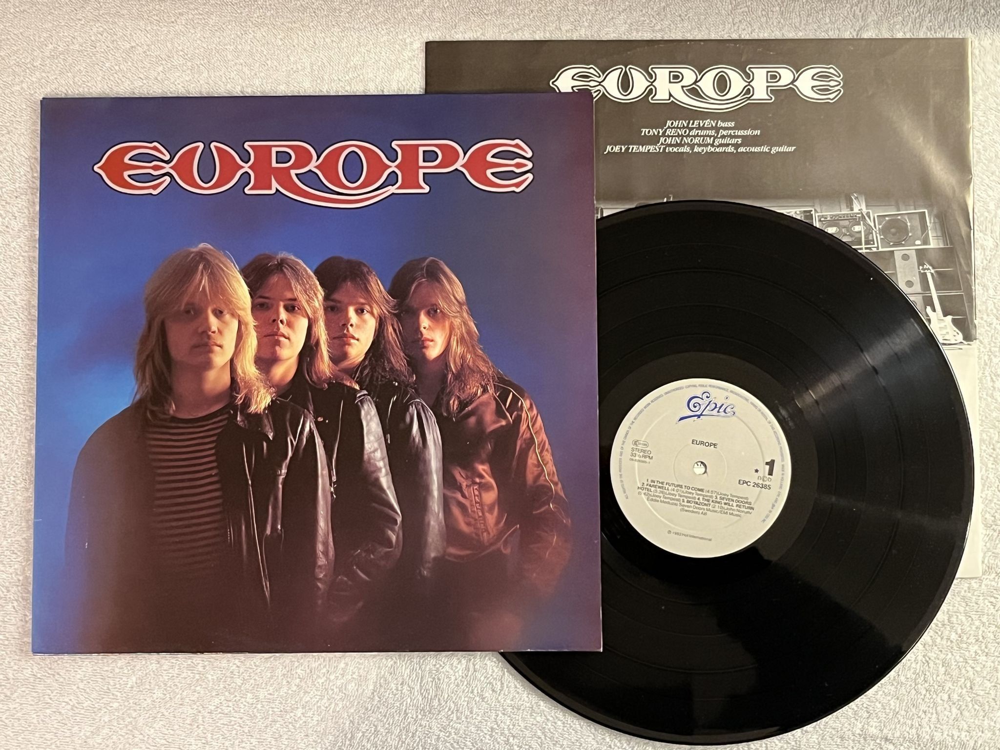 Omslagsbild för skivan EUROPE s/t LP -83 ncb EPIC EPC 26385