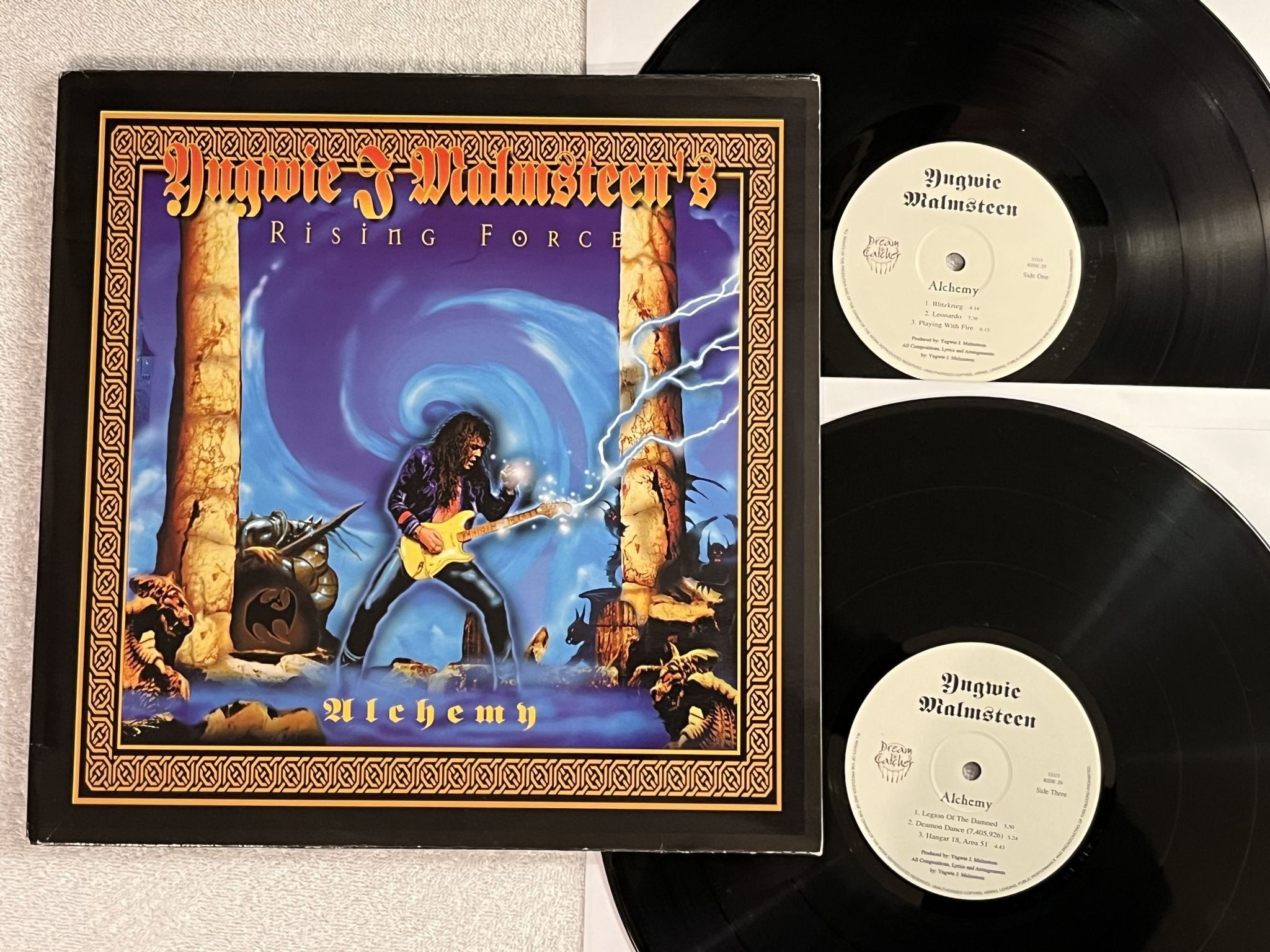 Omslagsbild för skivan YNGWIE J MALMSTEEN'S RISING FORCE Alchemy 2xLP -99 UK DREAM CATCHER RIDE 20