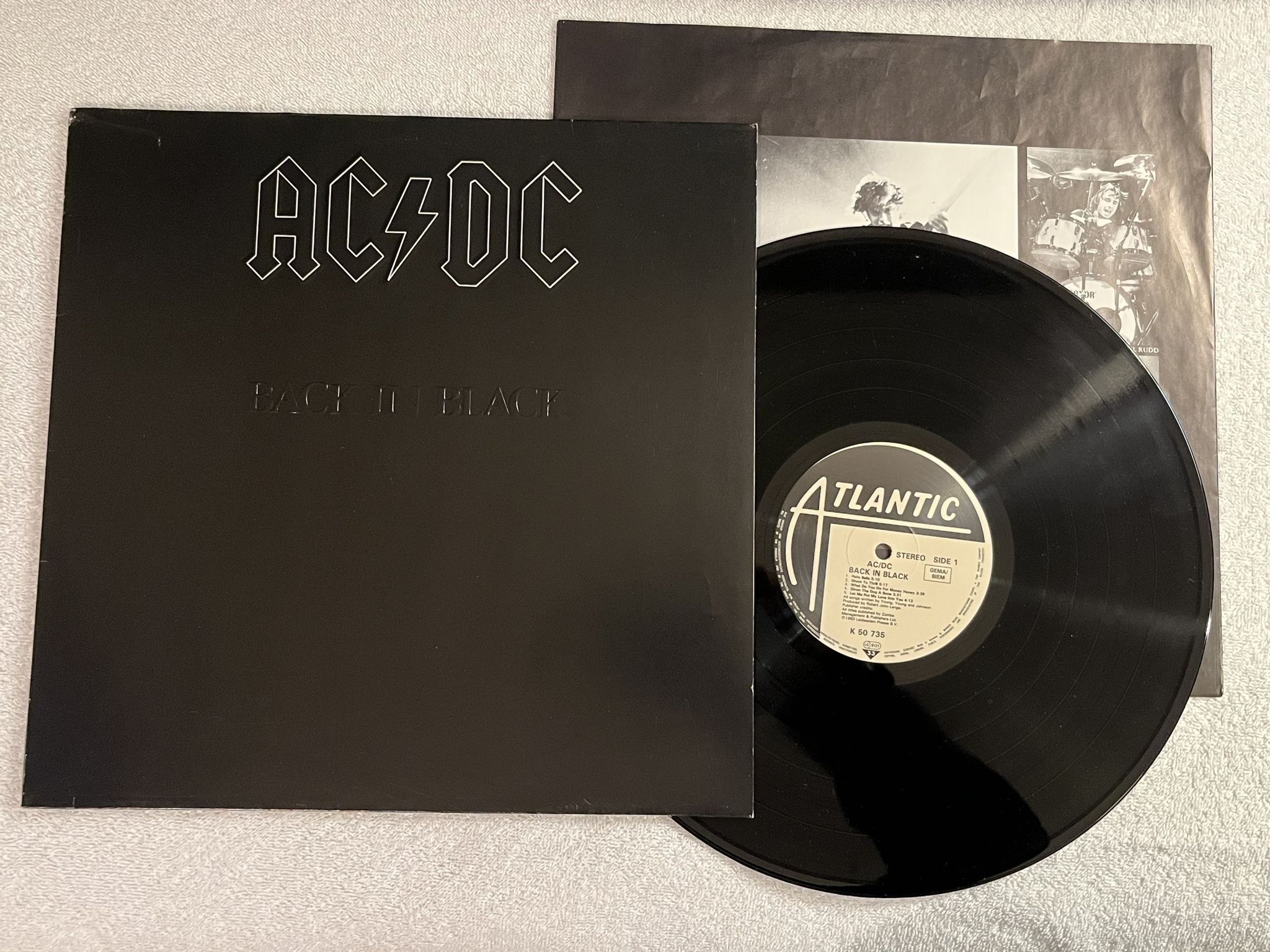 Omslagsbild för skivan AC/DC back in black LP Ger ATLANTIC K 50 735