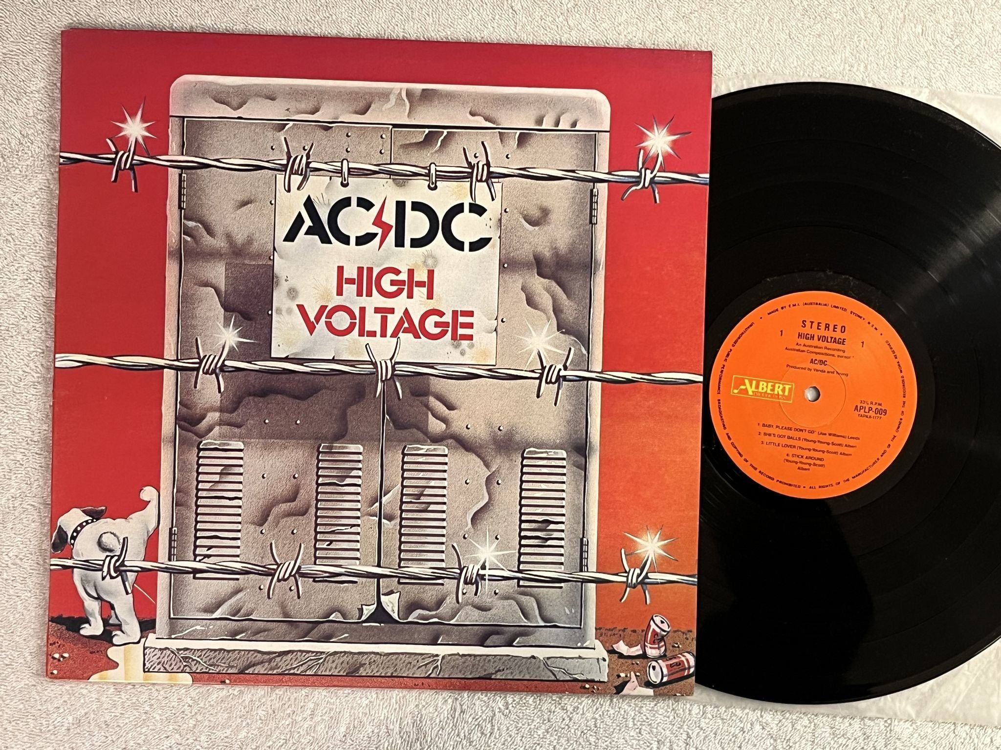 Omslagsbild för skivan AC/DC high voltage LP Australia ALBERT APLP 009