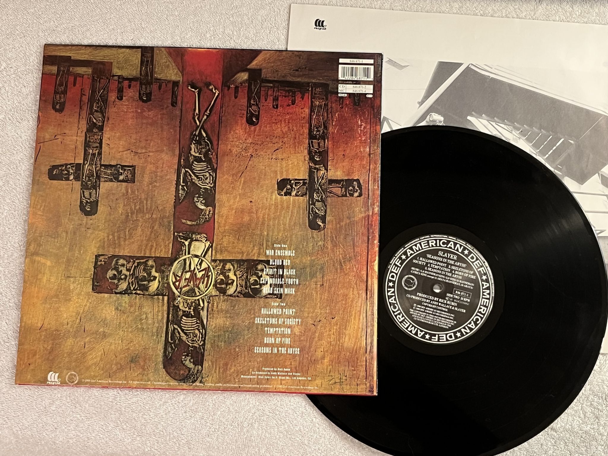 Omslagsbild för skivan SLAYER seasons in the abyss LP -90 DEF AMERICAN 846 871-1