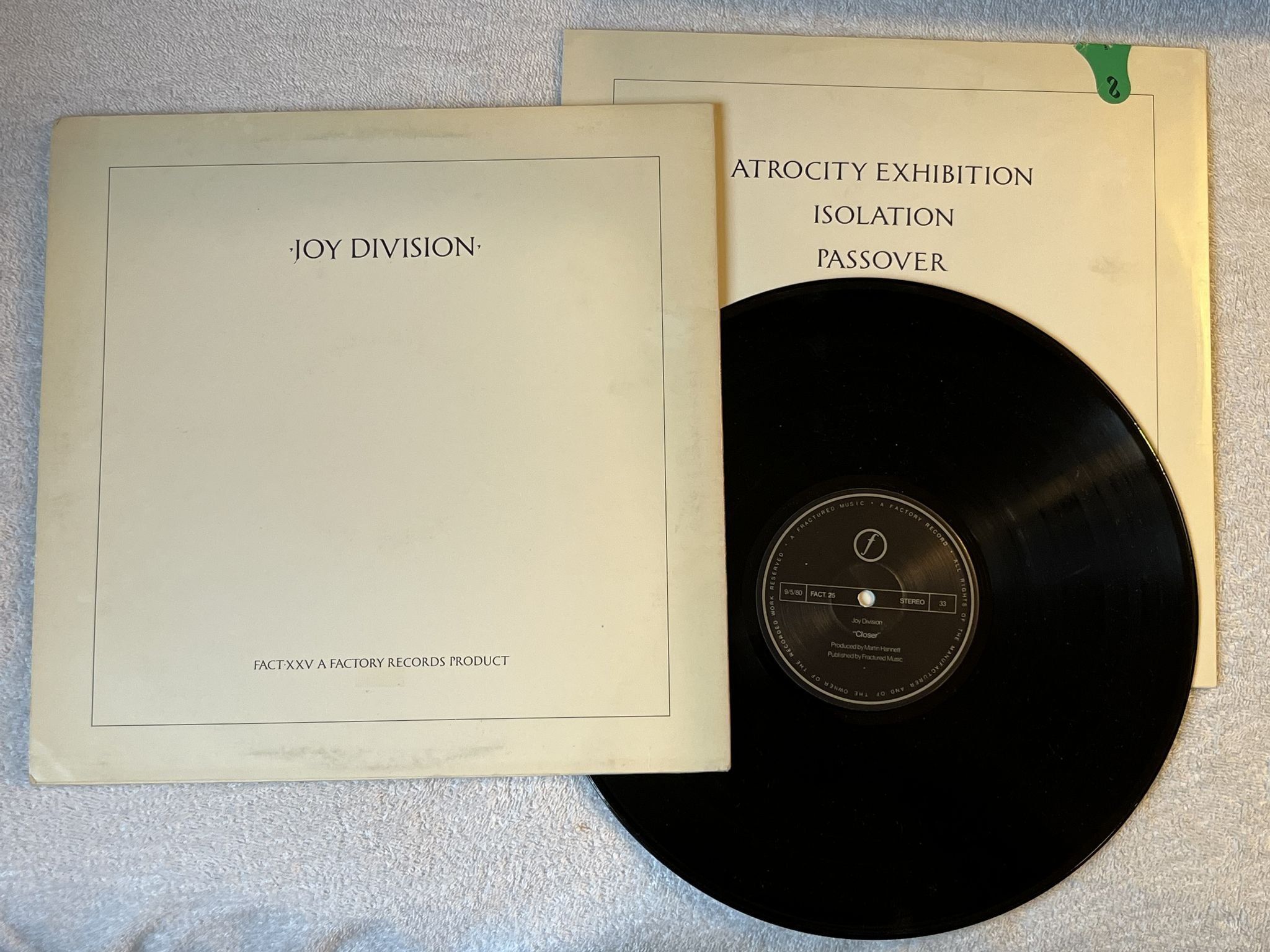 Omslagsbild för skivan JOY DIVISION closer LP -80 UK FACTORY FACT 25 *** Translucent / straight ***