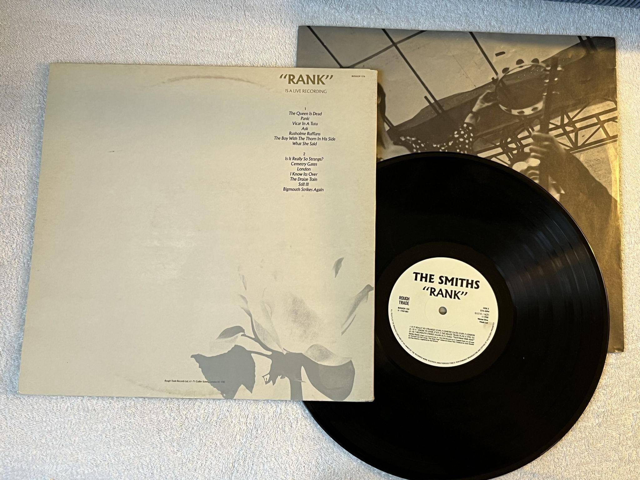 Omslagsbild för skivan THE SMITHS rank LP -88 ncb ROUGH TRADE ROUGH 126