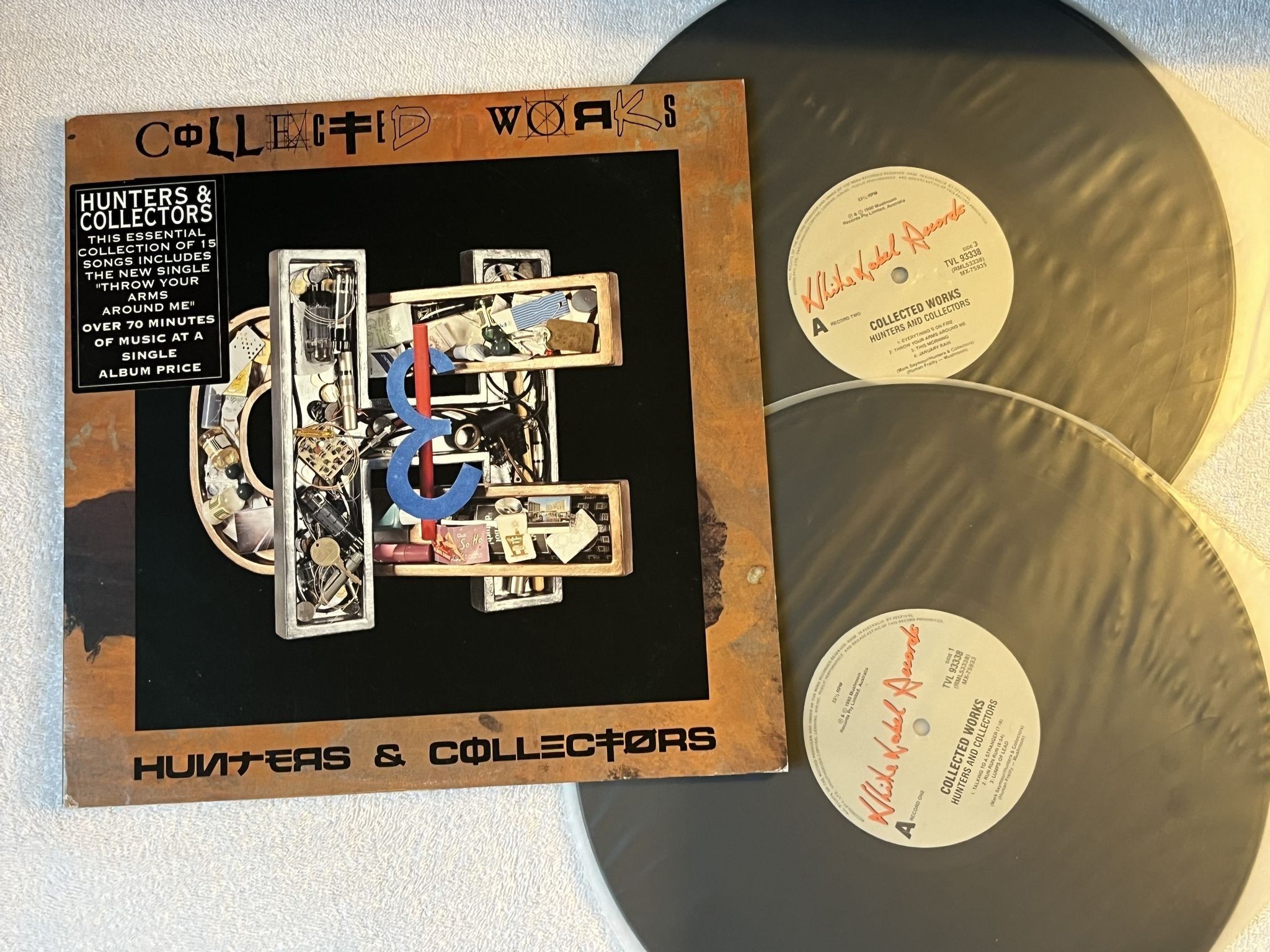 Omslagsbild för skivan HUNTERS & COLLECTORS Collected Works 2xLP -90 Australia MUSHROOM TVL 9333